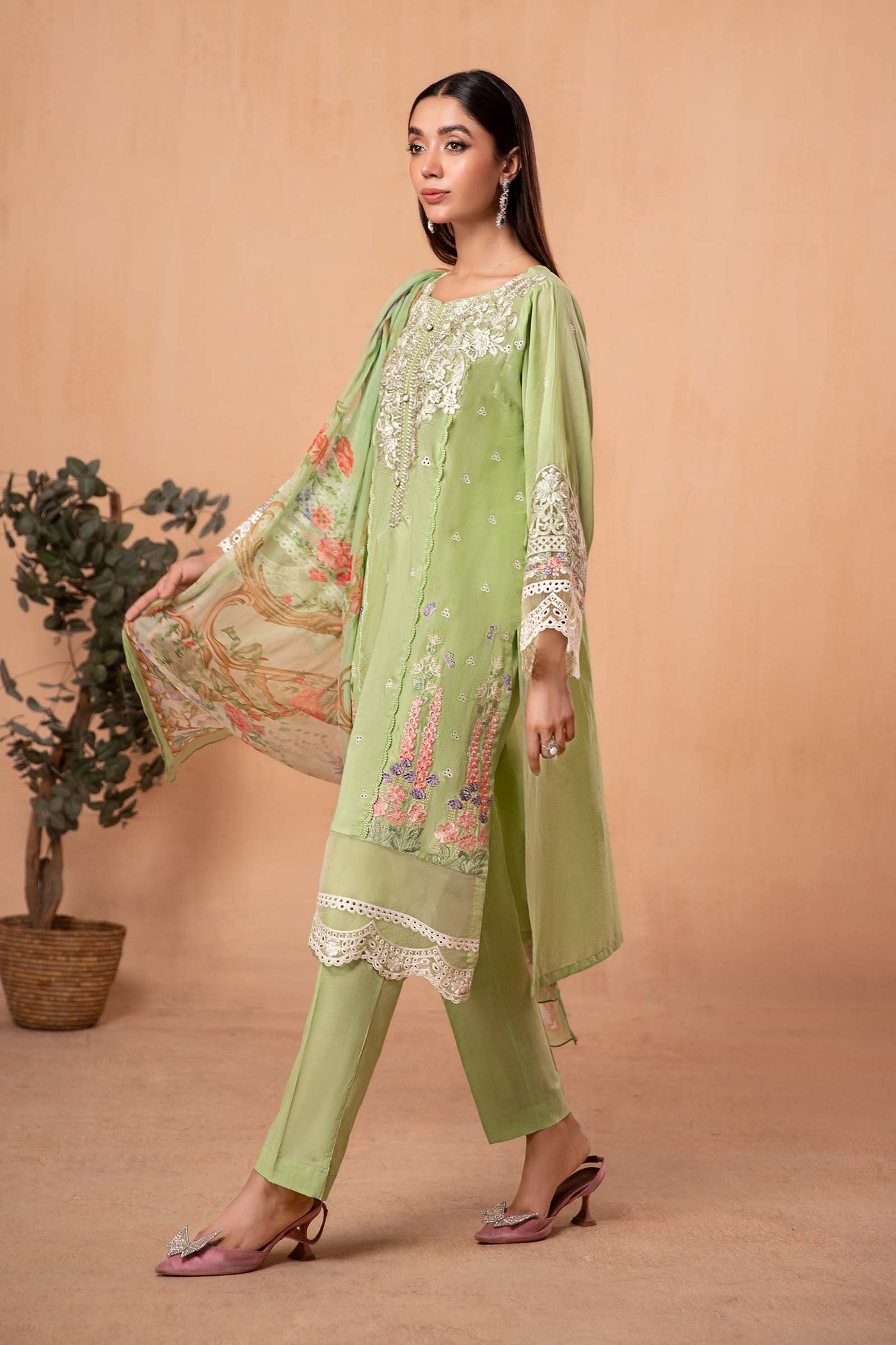 3 PIECE EMBROIDERED LAWN SUIT | DW-EA24-37