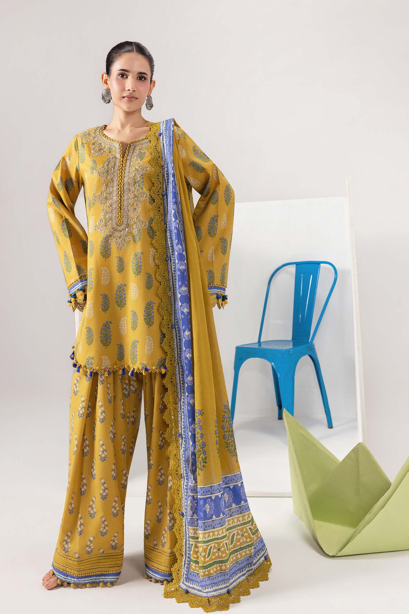 3 Pc Unstitched Embroidered Lawn Suit