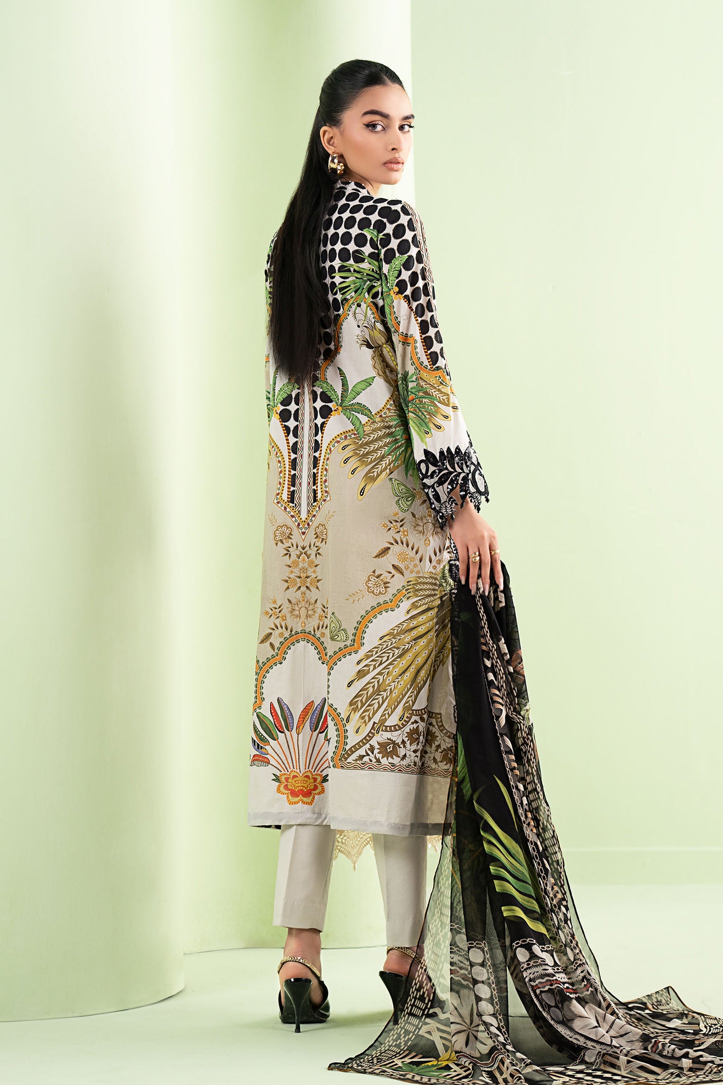 3 Piece Embroidered Lawn Suit