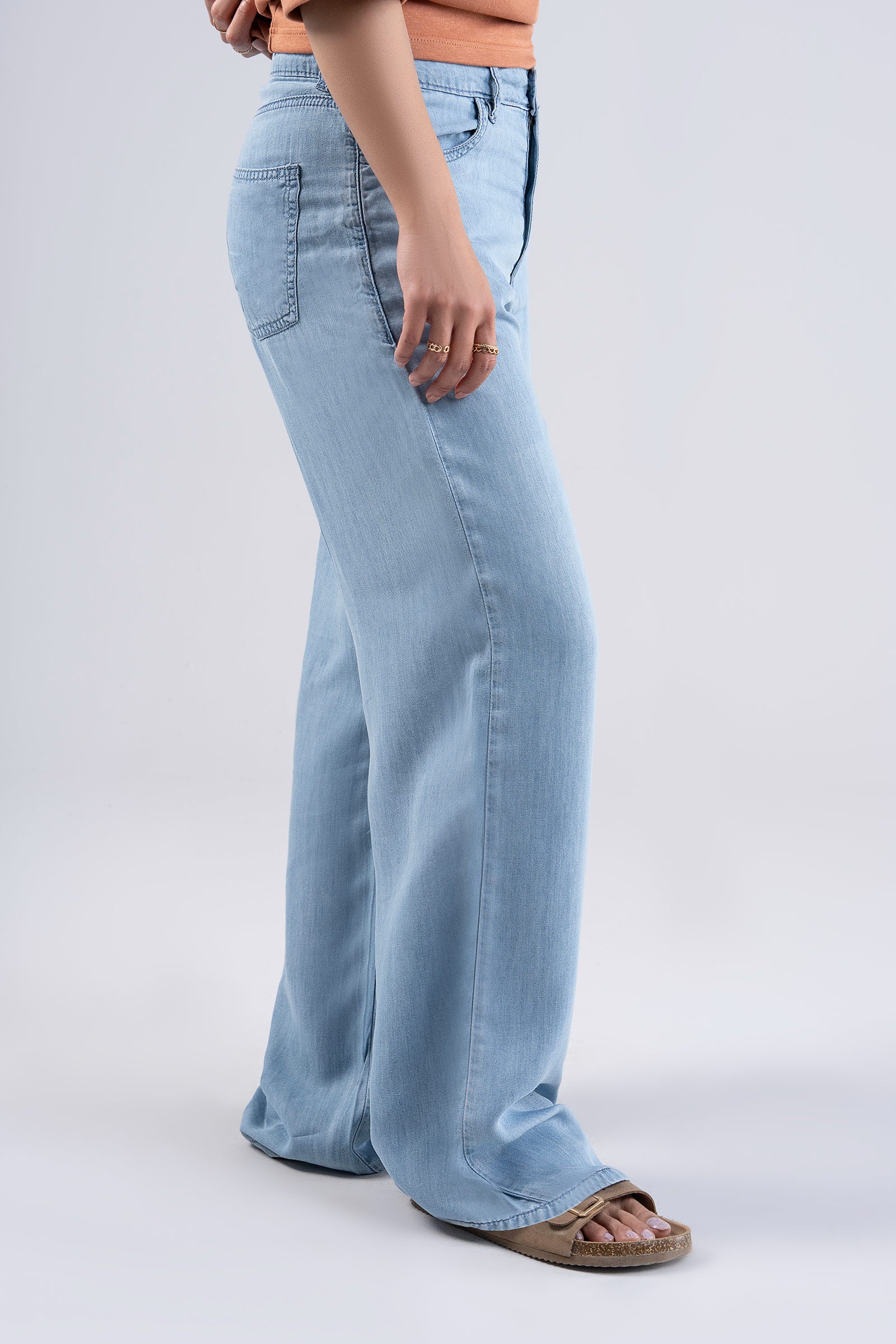 Wide-Leg Jeans