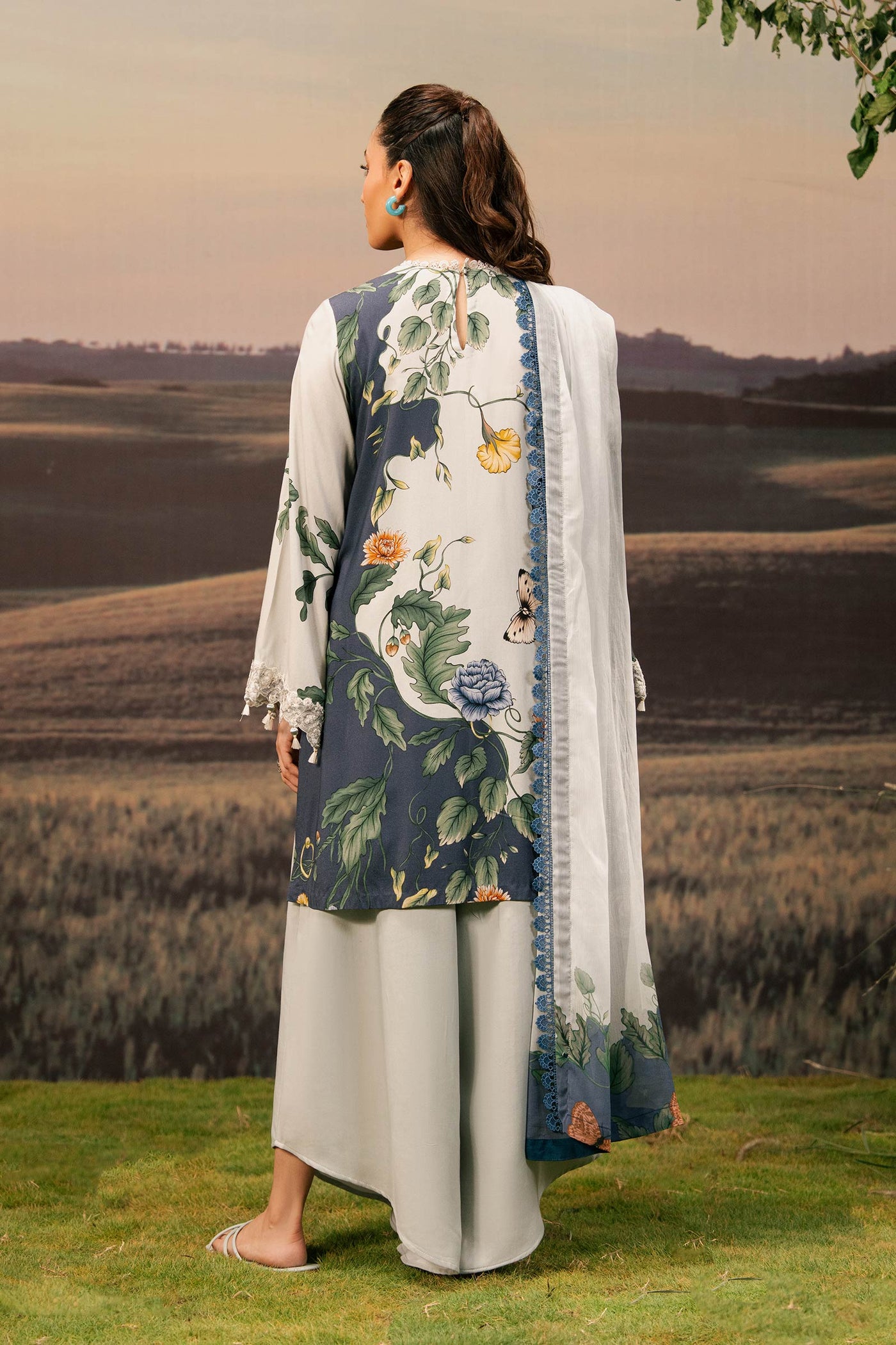 3 Pc Unstitched Embroidered Arabic Lawn Suit | MB-PFUS25-07B