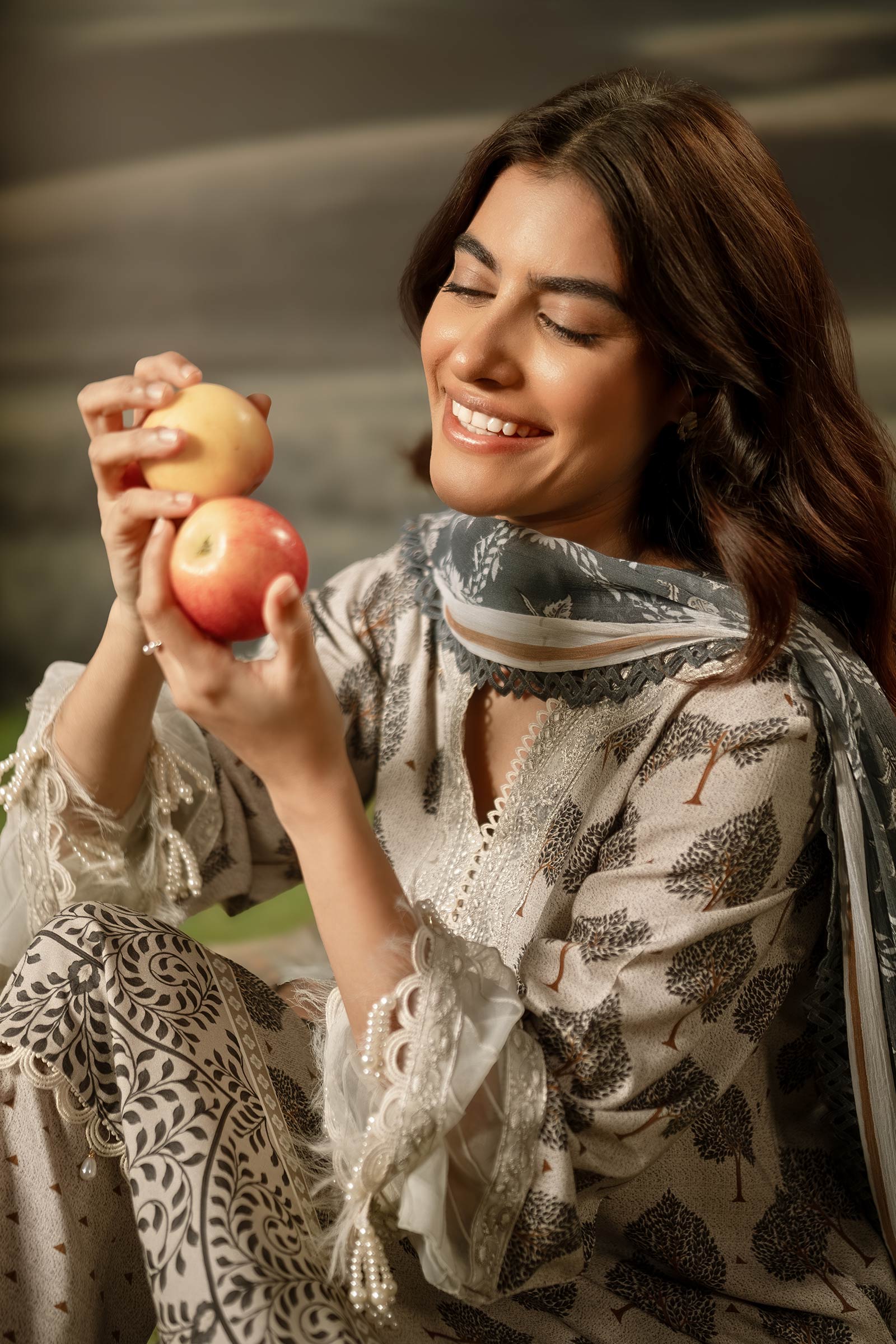 3 Pc Unstitched Embroidered Arabic Lawn Suit | MB-PFUS25-03A