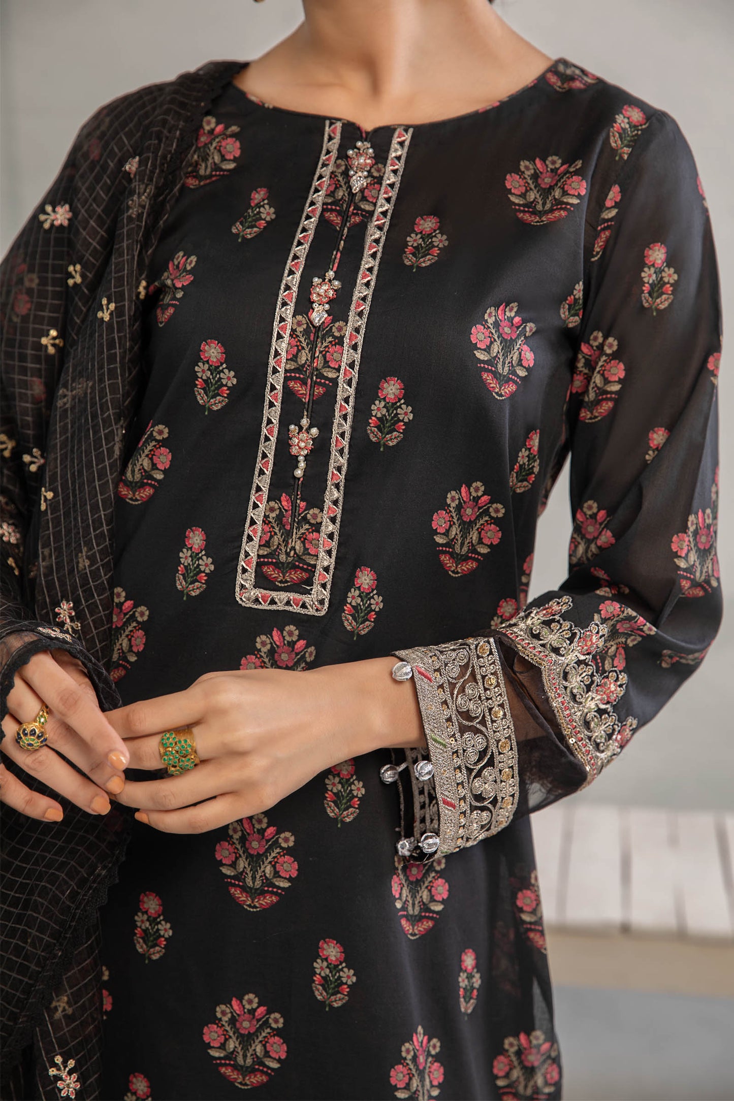 3 Piece Embroidered Lawn Suit