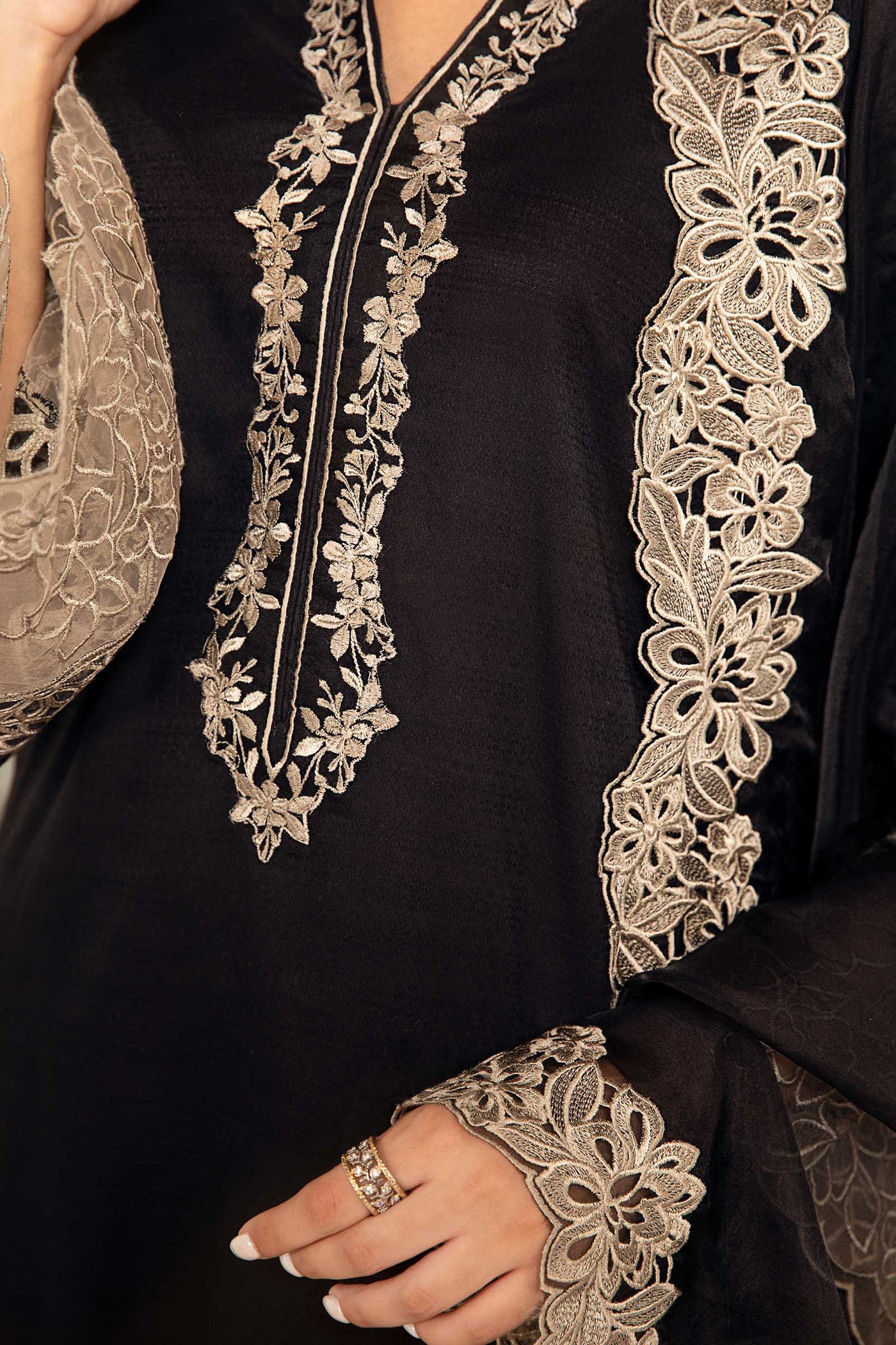 3 Piece Embroidered Lawn Suit