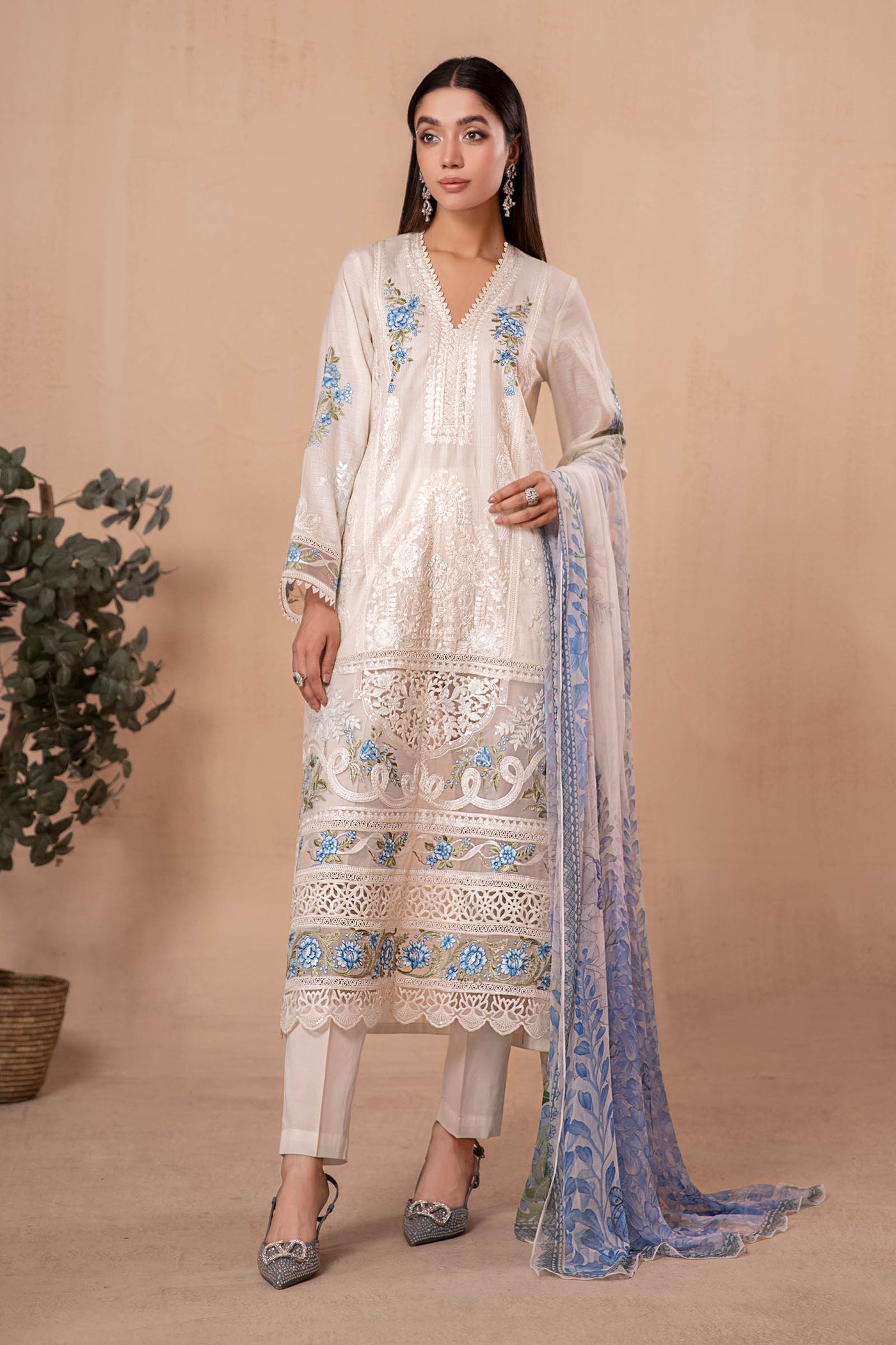 3 Piece Embroidered Lawn Suit