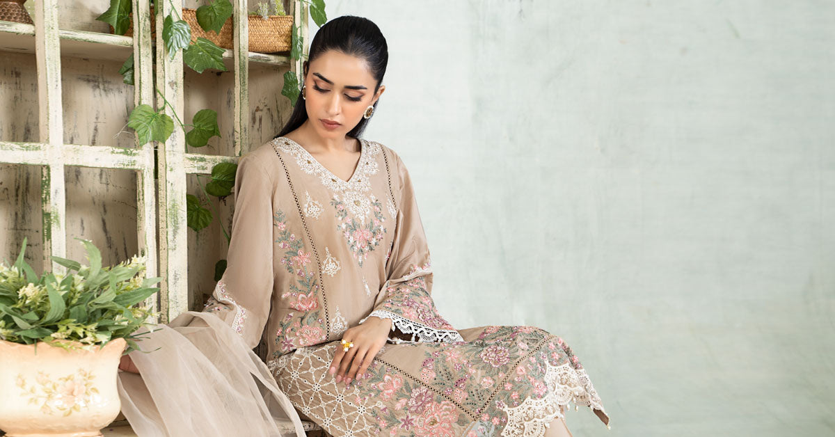 3 Piece Embroidered Lawn Suit | DW-EA24-33