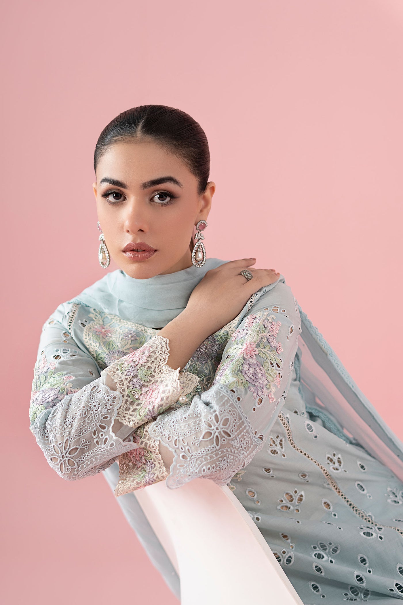 3 Piece Embroidered Lawn Suit |  DW-EA25-15
