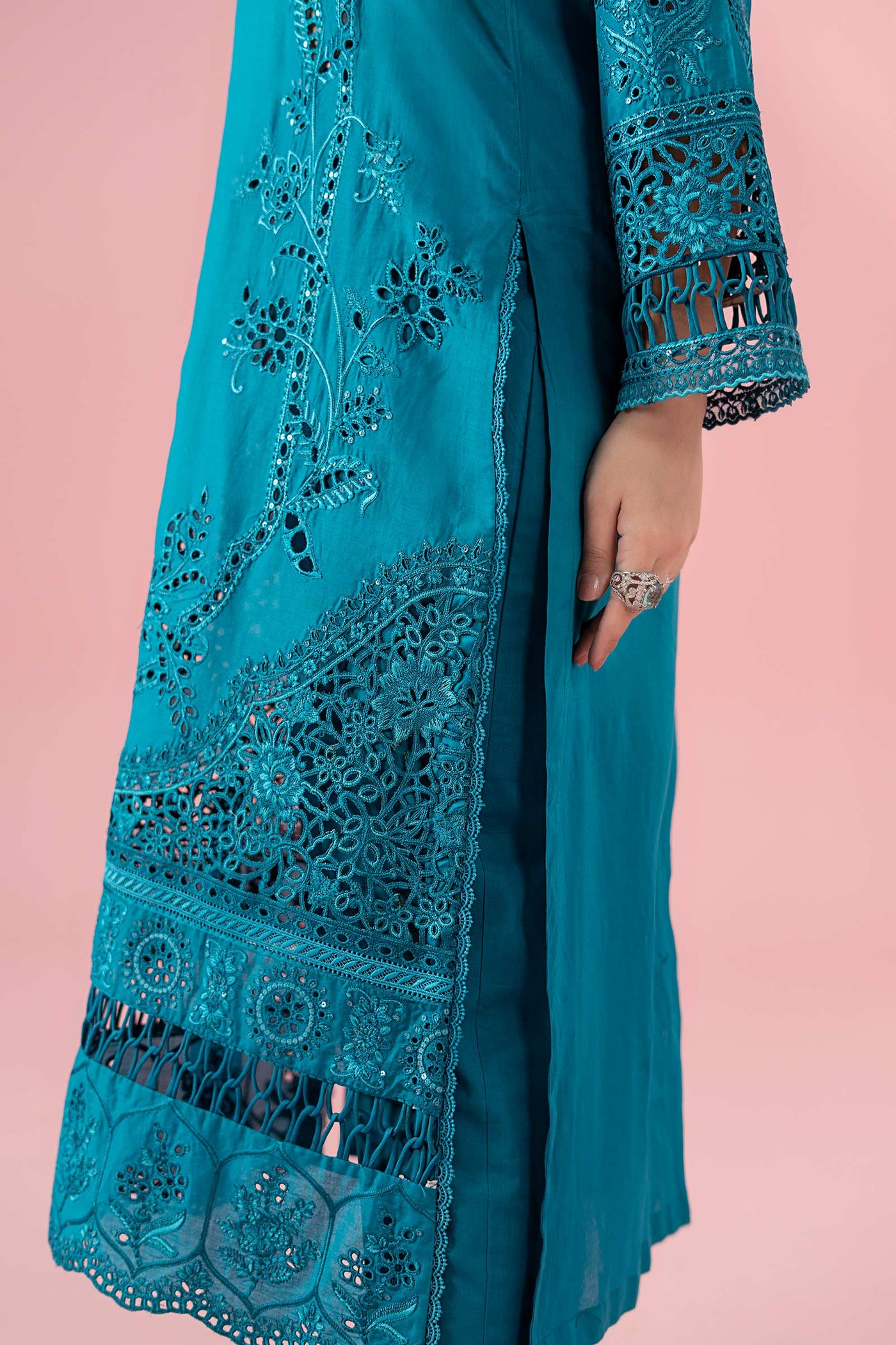 3 Piece Embroidered Lawn Suit |  DW-EA25-74