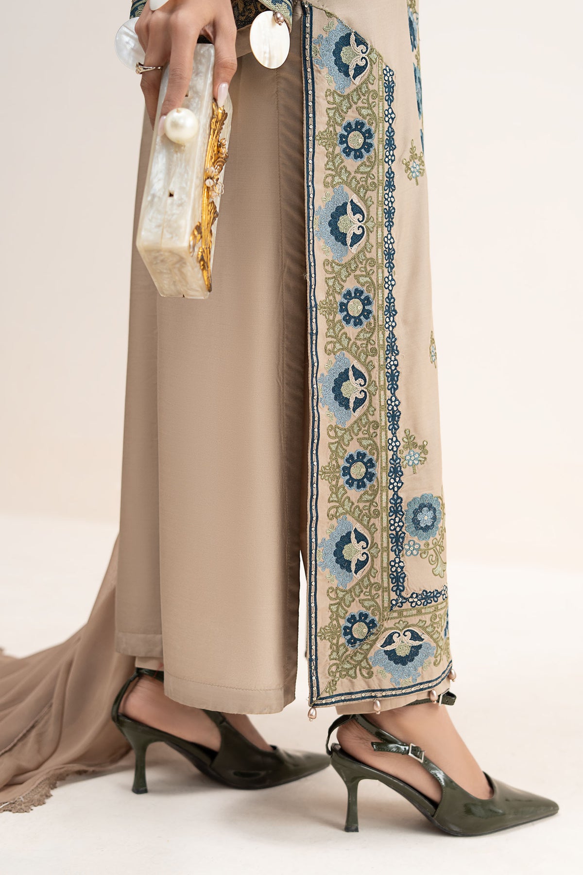 3 Piece Embroidered Arabic Lawn Suit