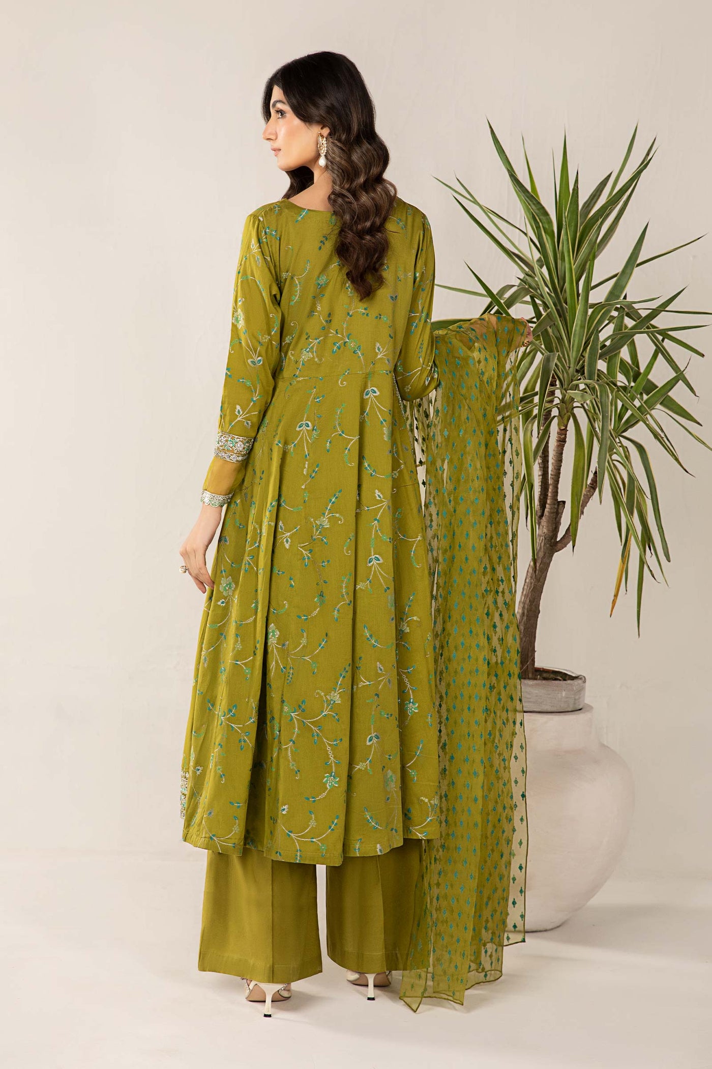3 Piece Embroidered Jacquard Broshia Suit