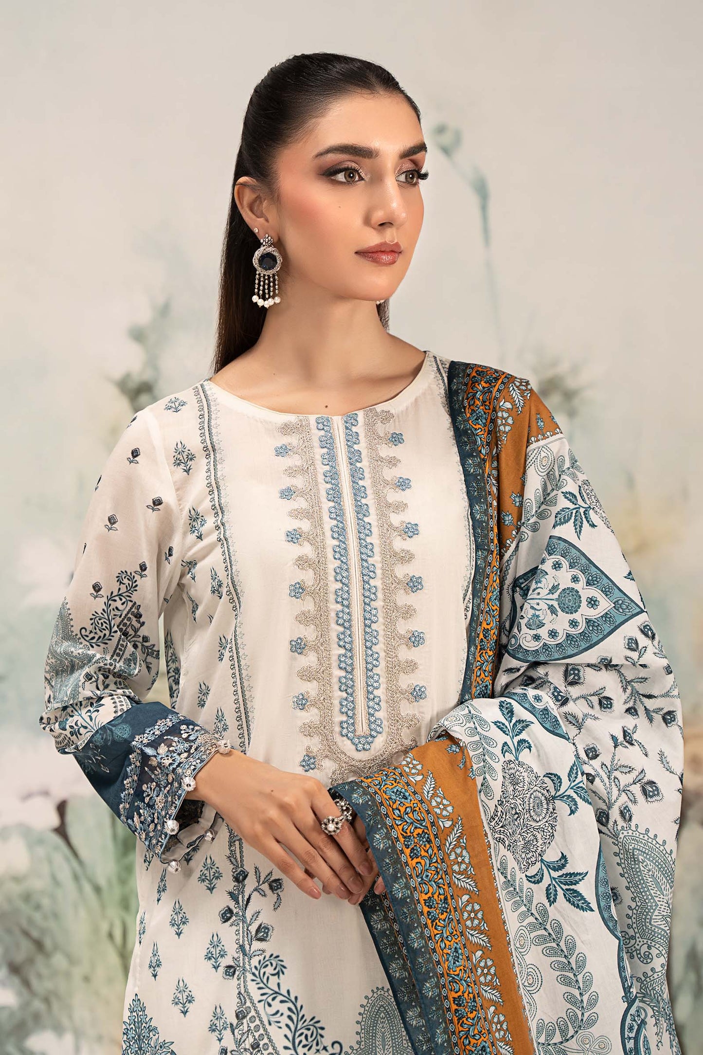 3 Piece Embroidered Lawn Suit