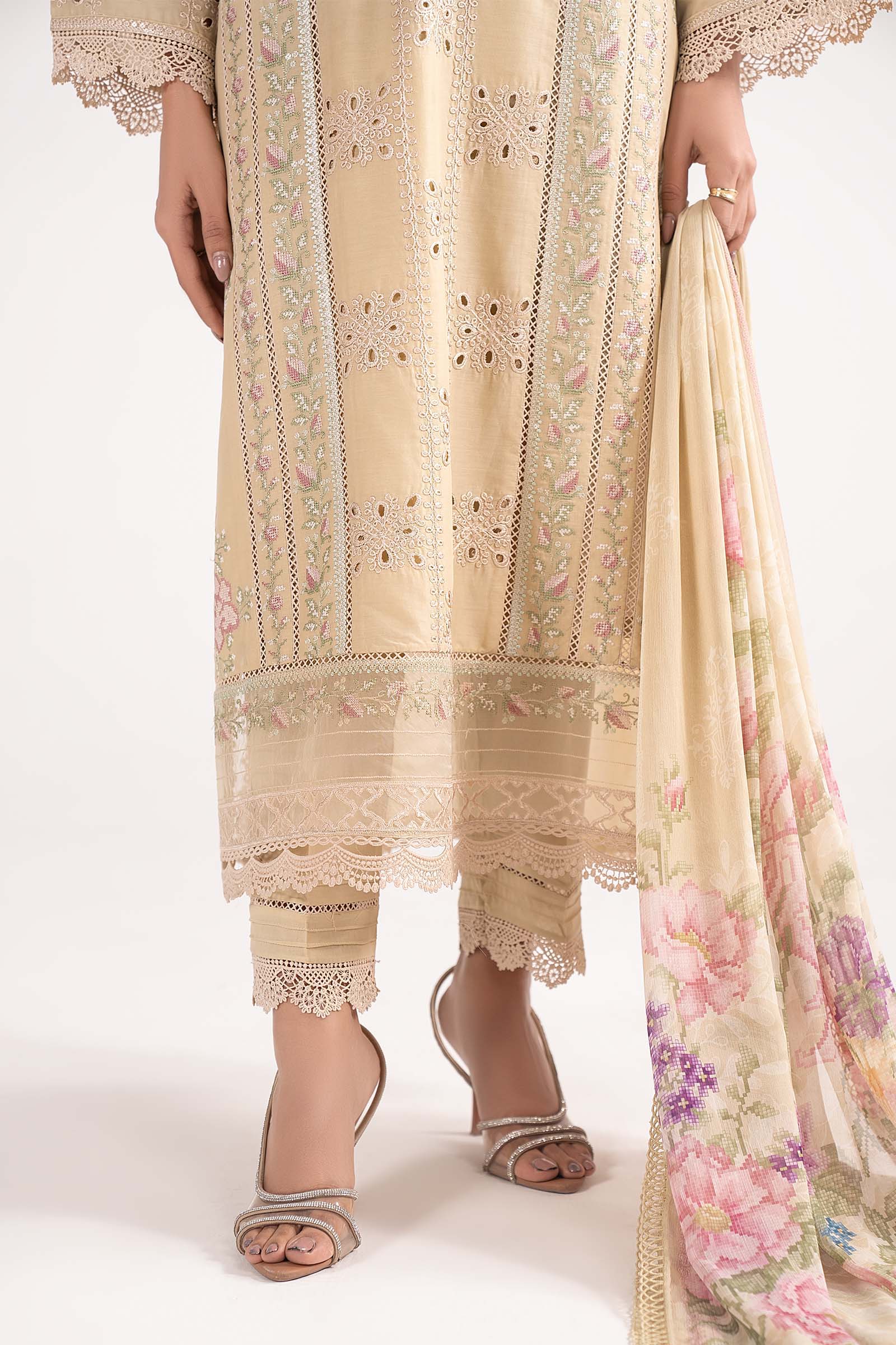 3 Piece Embroidered Lawn Suit