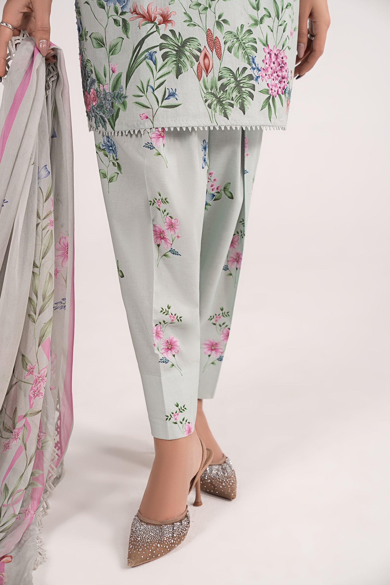 3 Piece Embroidered Lawn Suit
