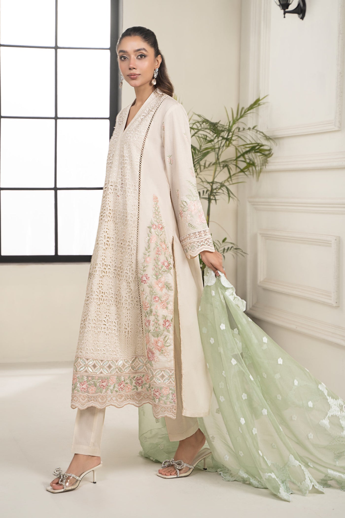 3 Piece Embroidered Lawn Suit | DW-EF24-33