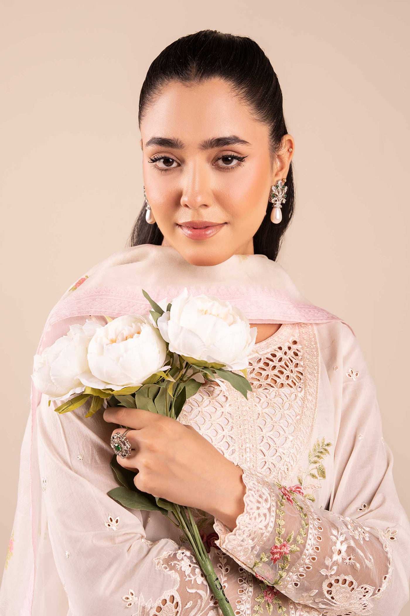 3 Piece Embroidered Lawn Suit |  DW-EA25-22