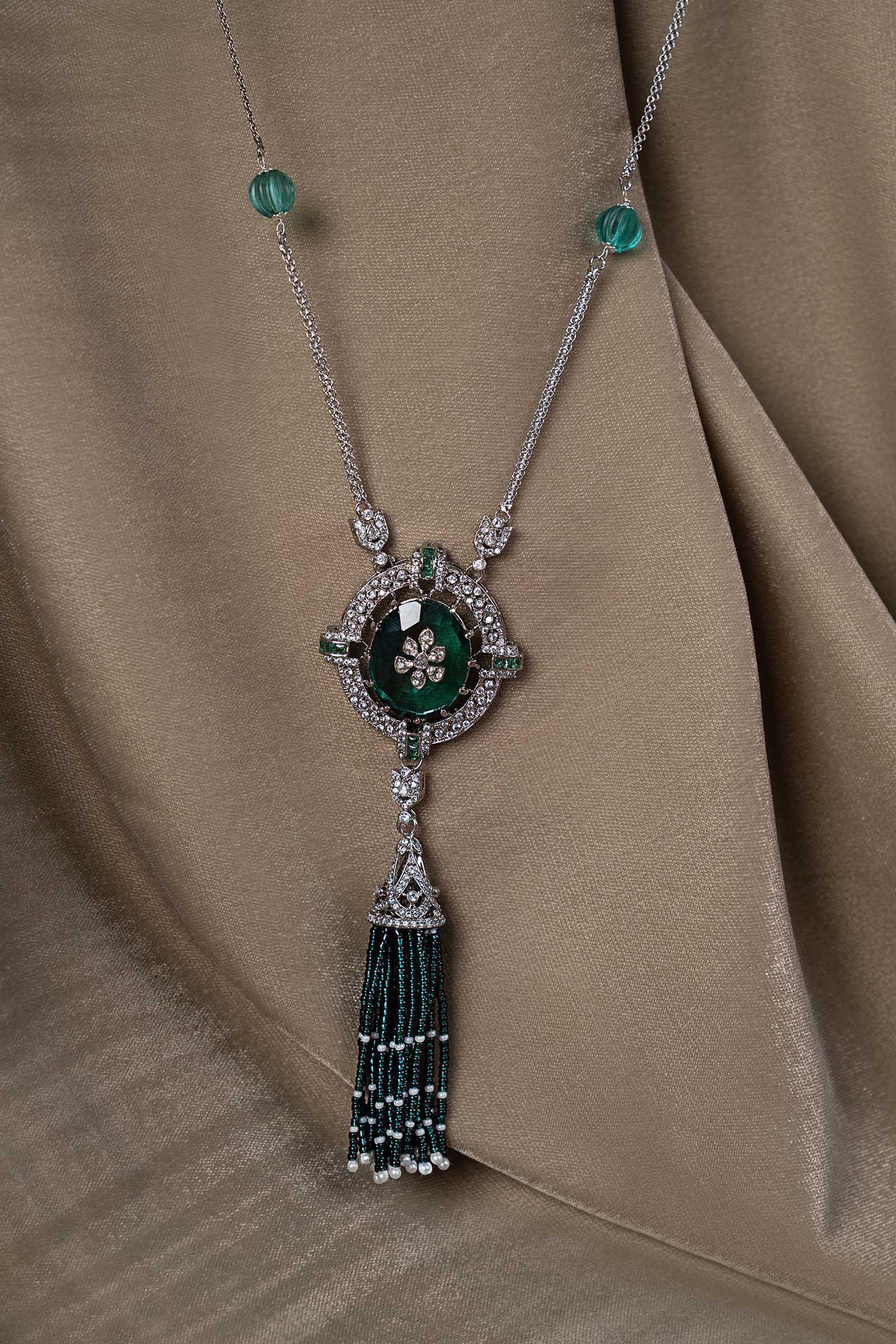Avelora Pendant