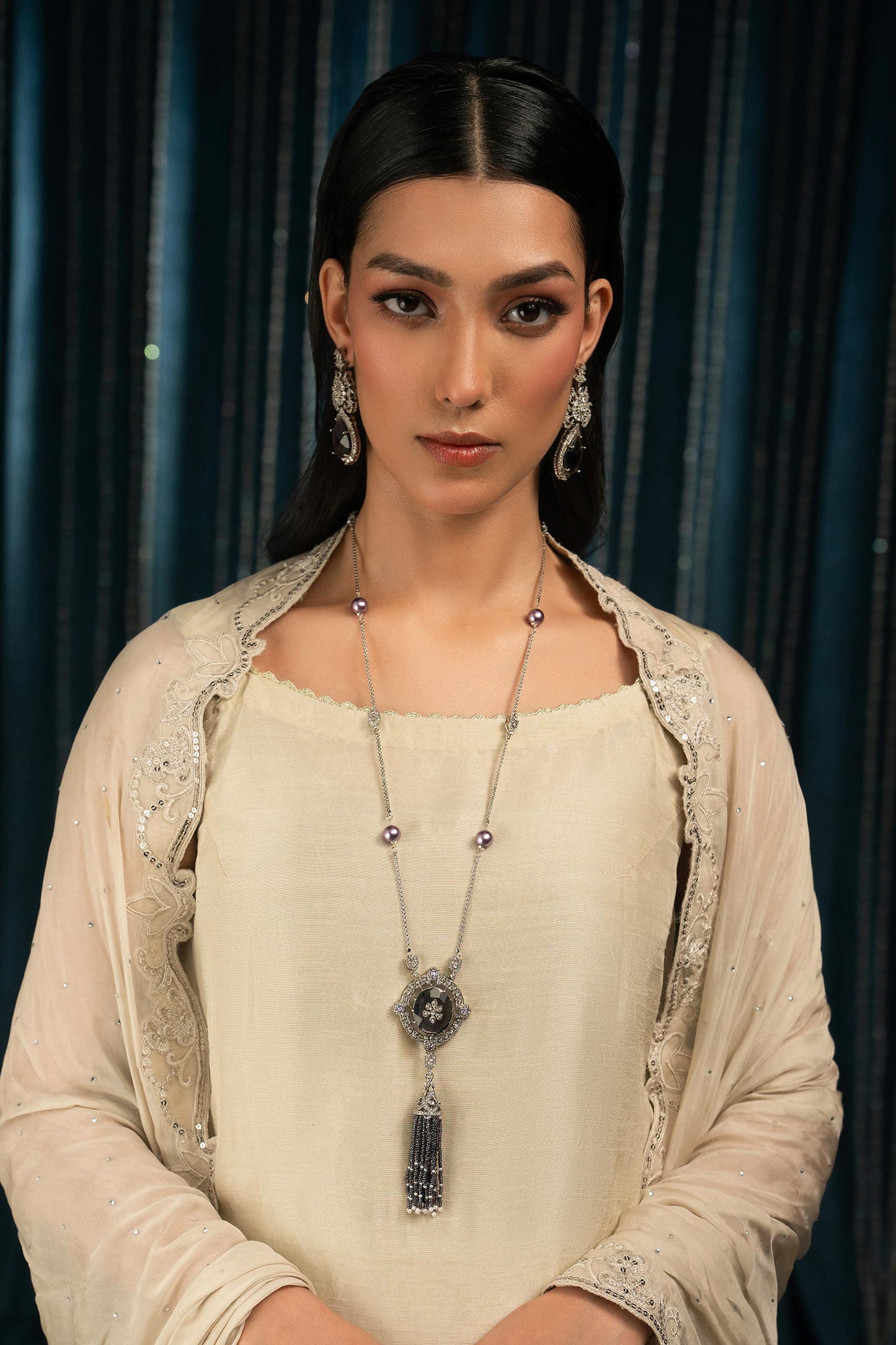 Avelora Pendant