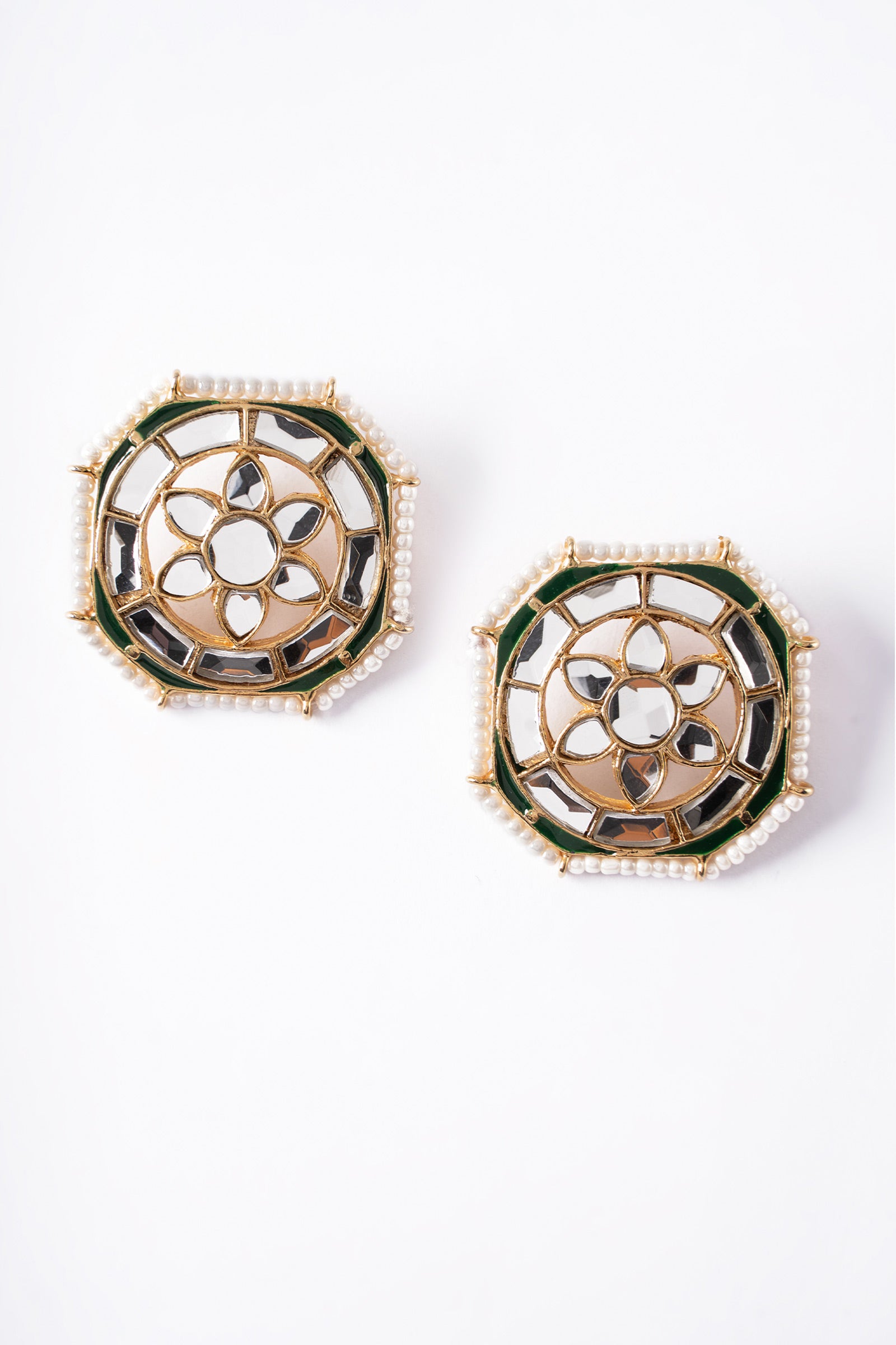 Avira Studs