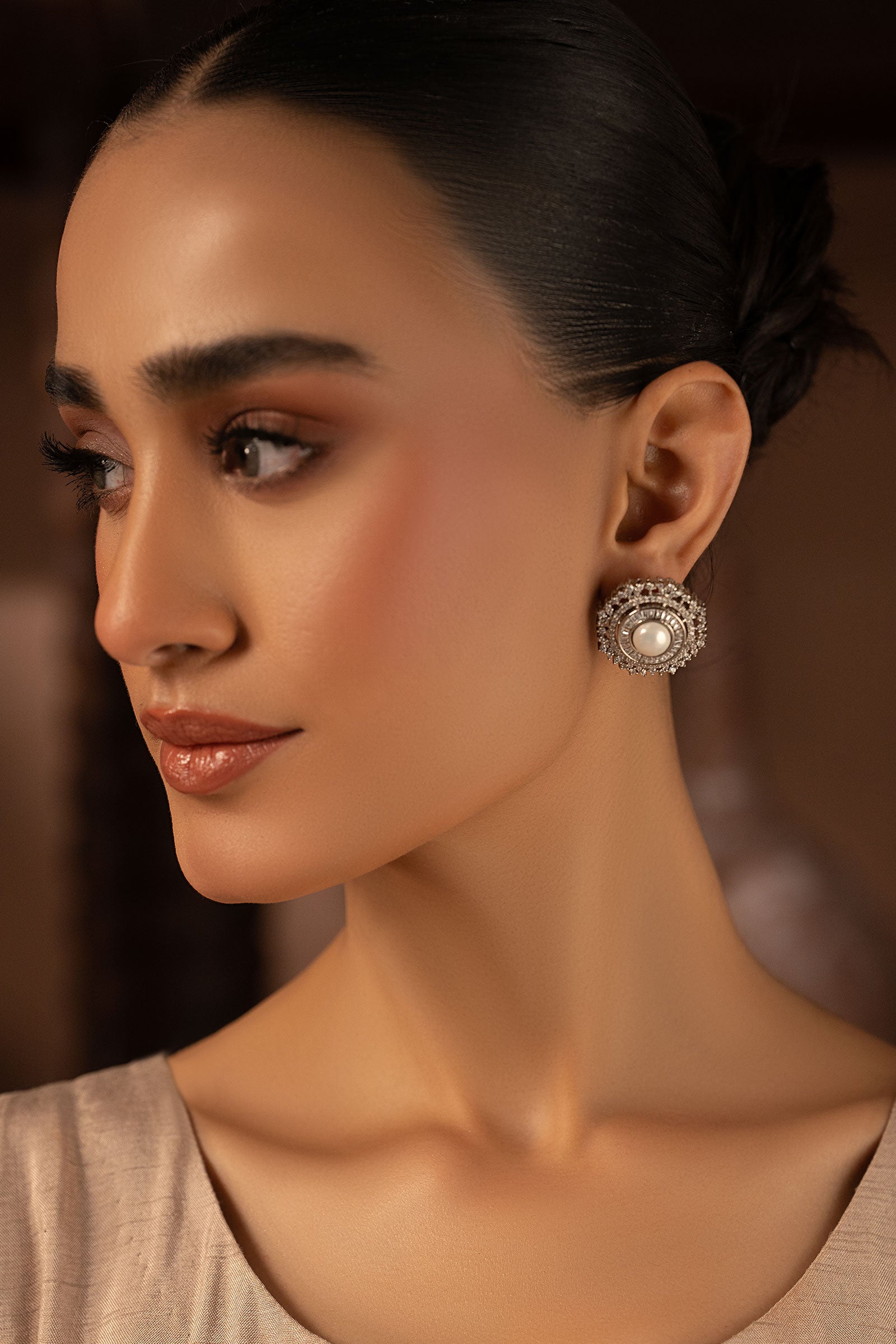 Mahasti Studs