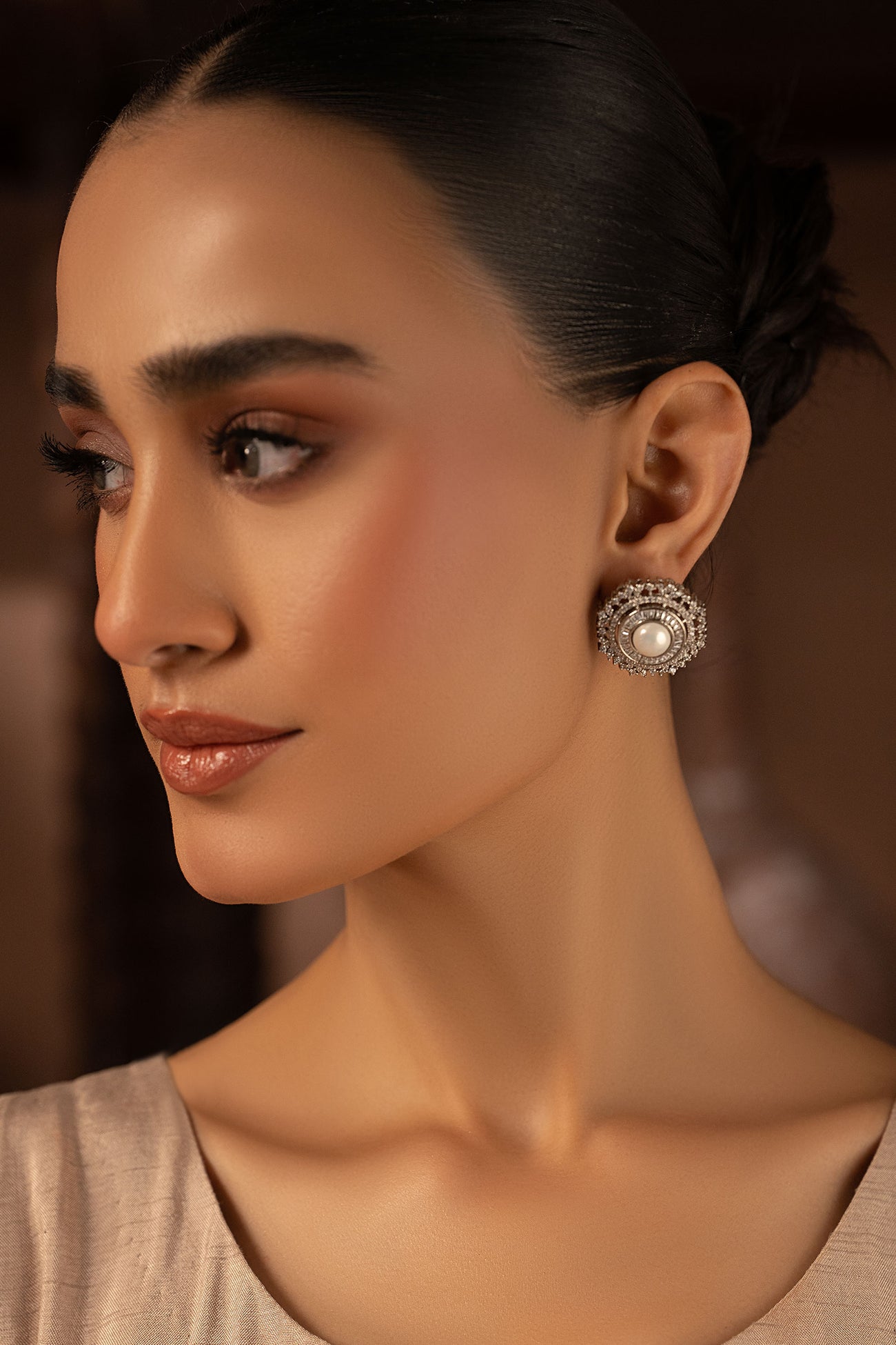 Mahasti Studs