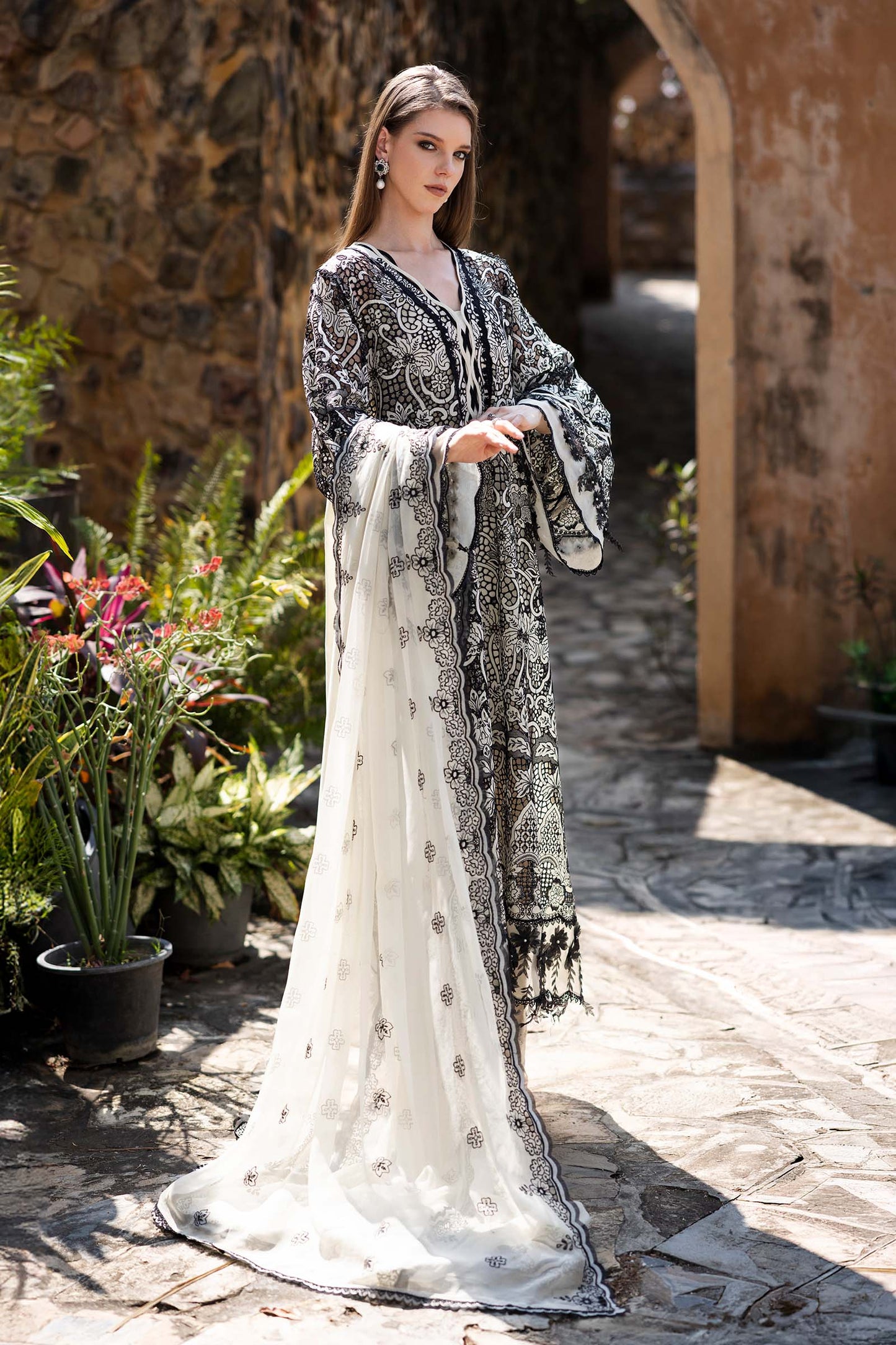 Embroidered Lawn Fabric (3Pcs)