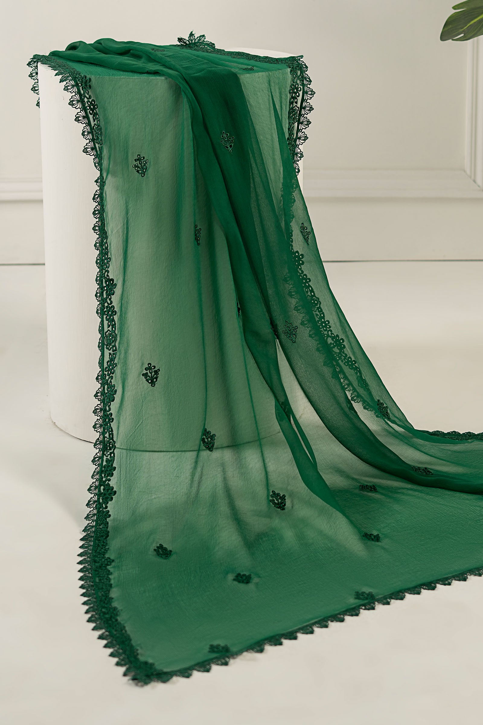 Embroidered Lawn Fabric (3Pcs) | LF-815