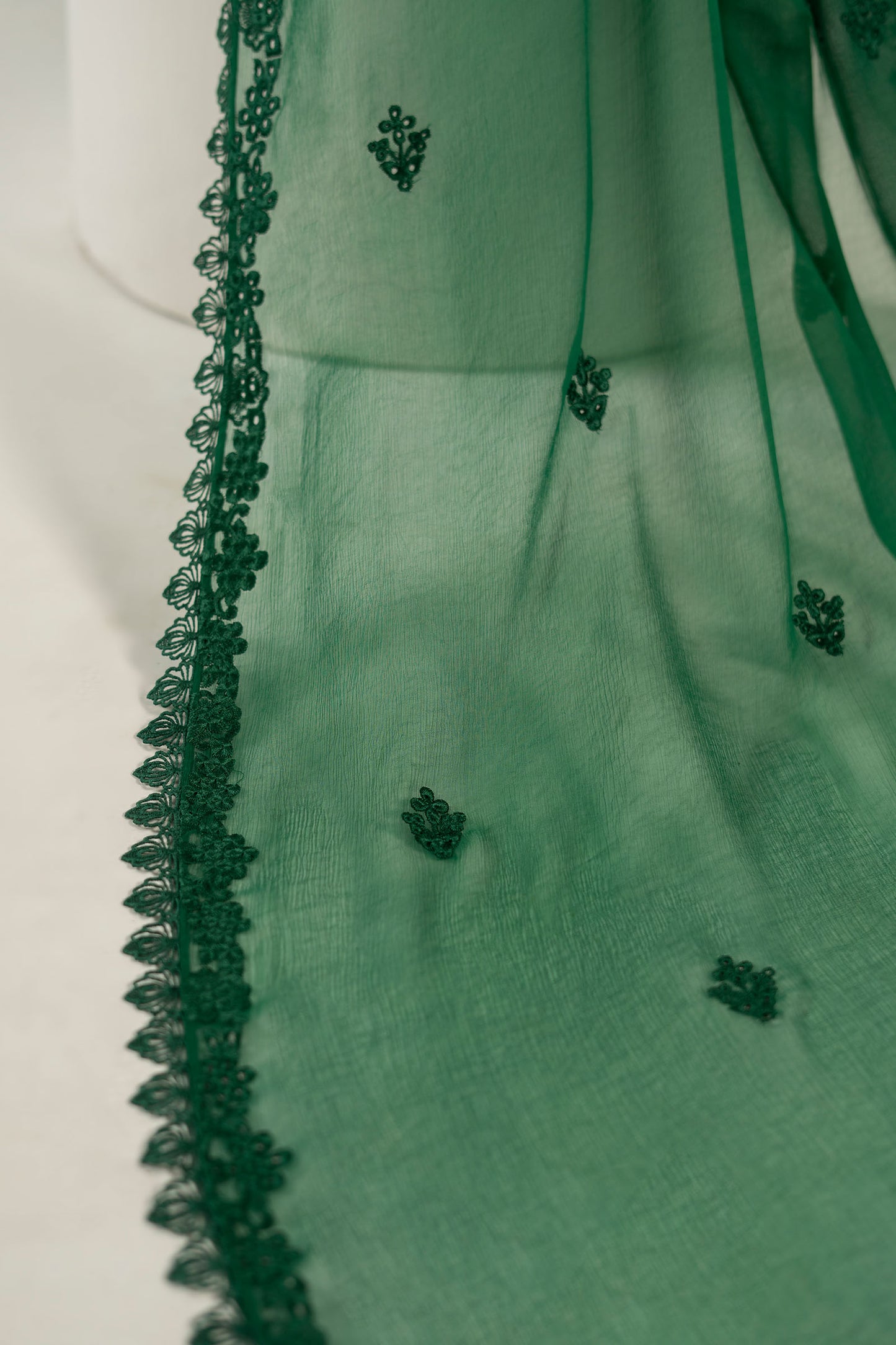 Embroidered Lawn Fabric (3Pcs) | LF-815