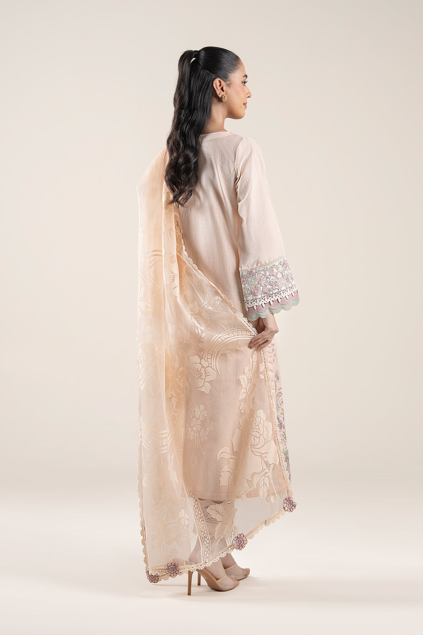 3 Pc Embroidered Slub Lawn Suit