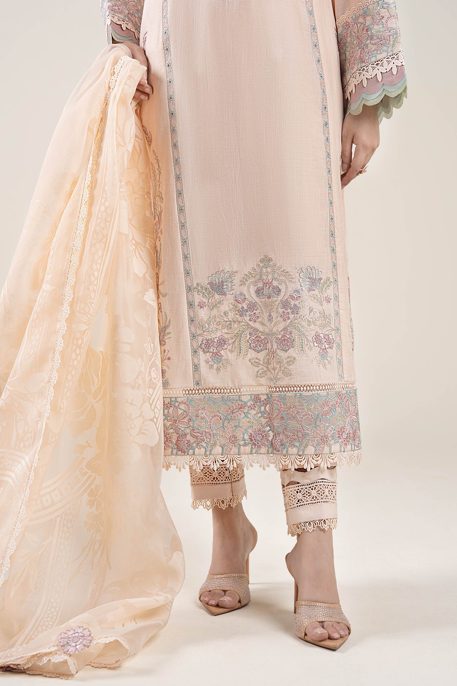 3 Pc Embroidered Slub Lawn Suit