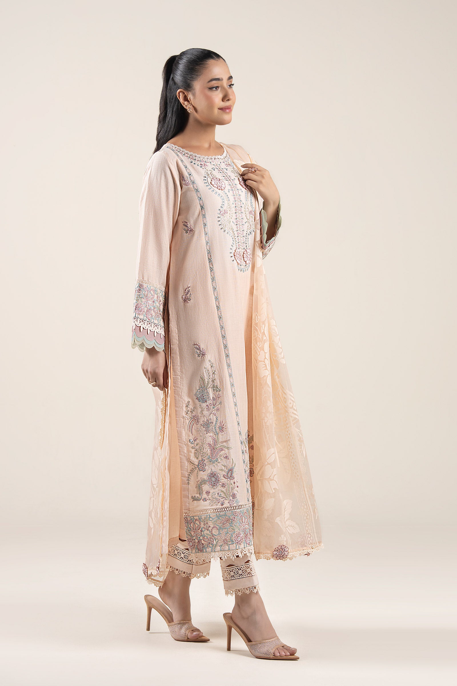 3 Pc Embroidered Slub Lawn Suit