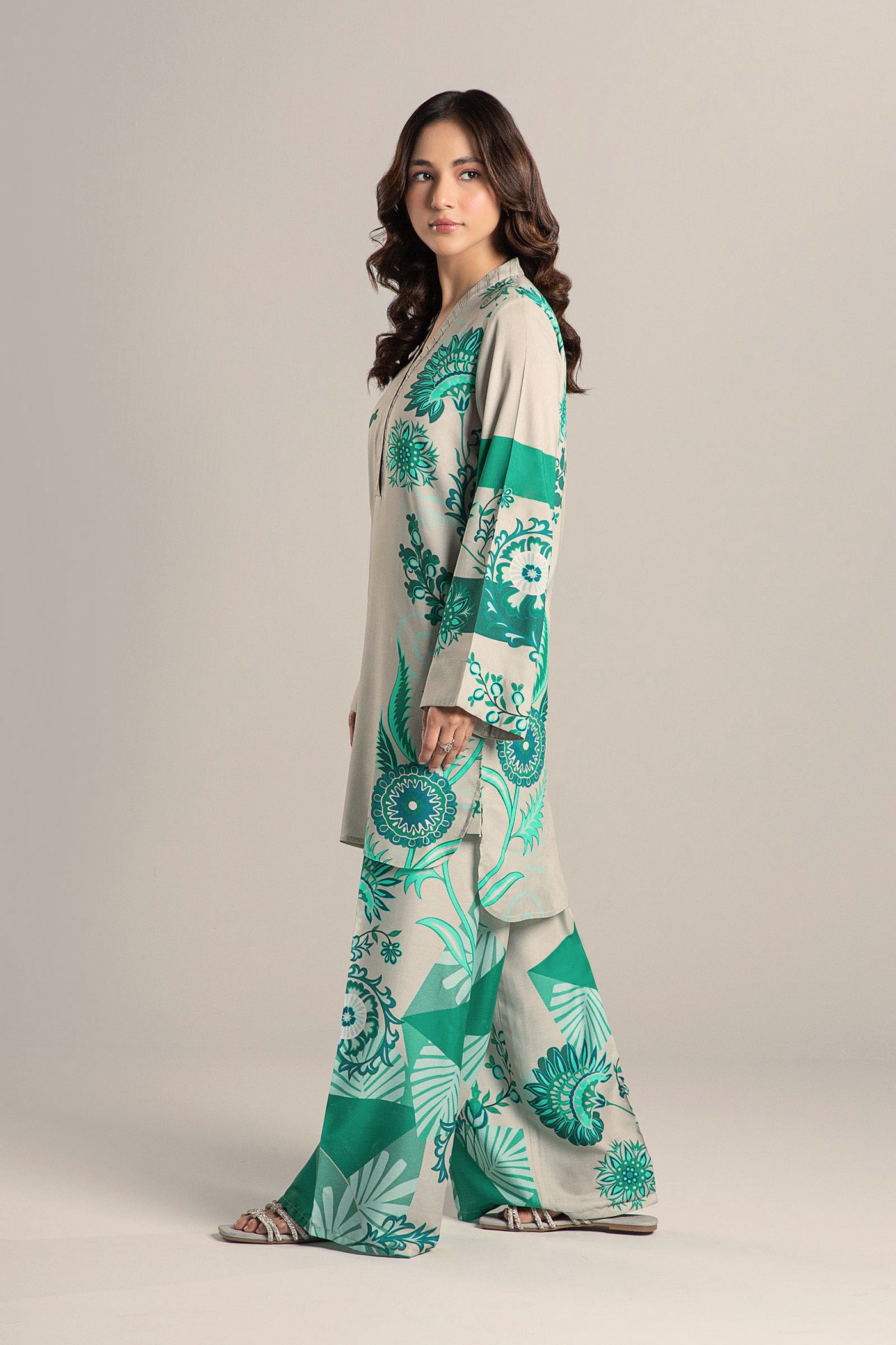 2 Pc Printed Arabic Lawn Suit