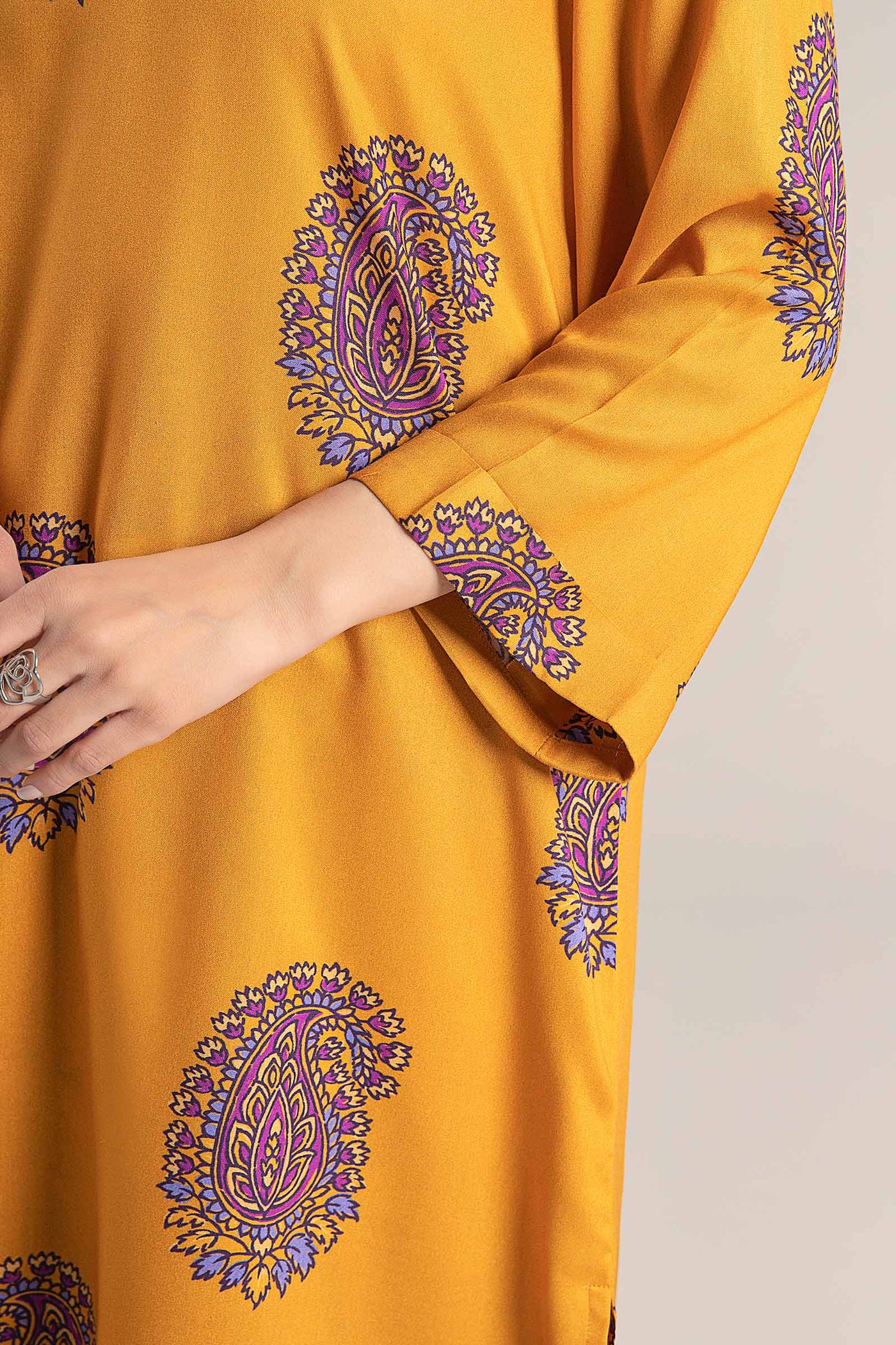 2 Pc Printed Arabic Lawn Suit