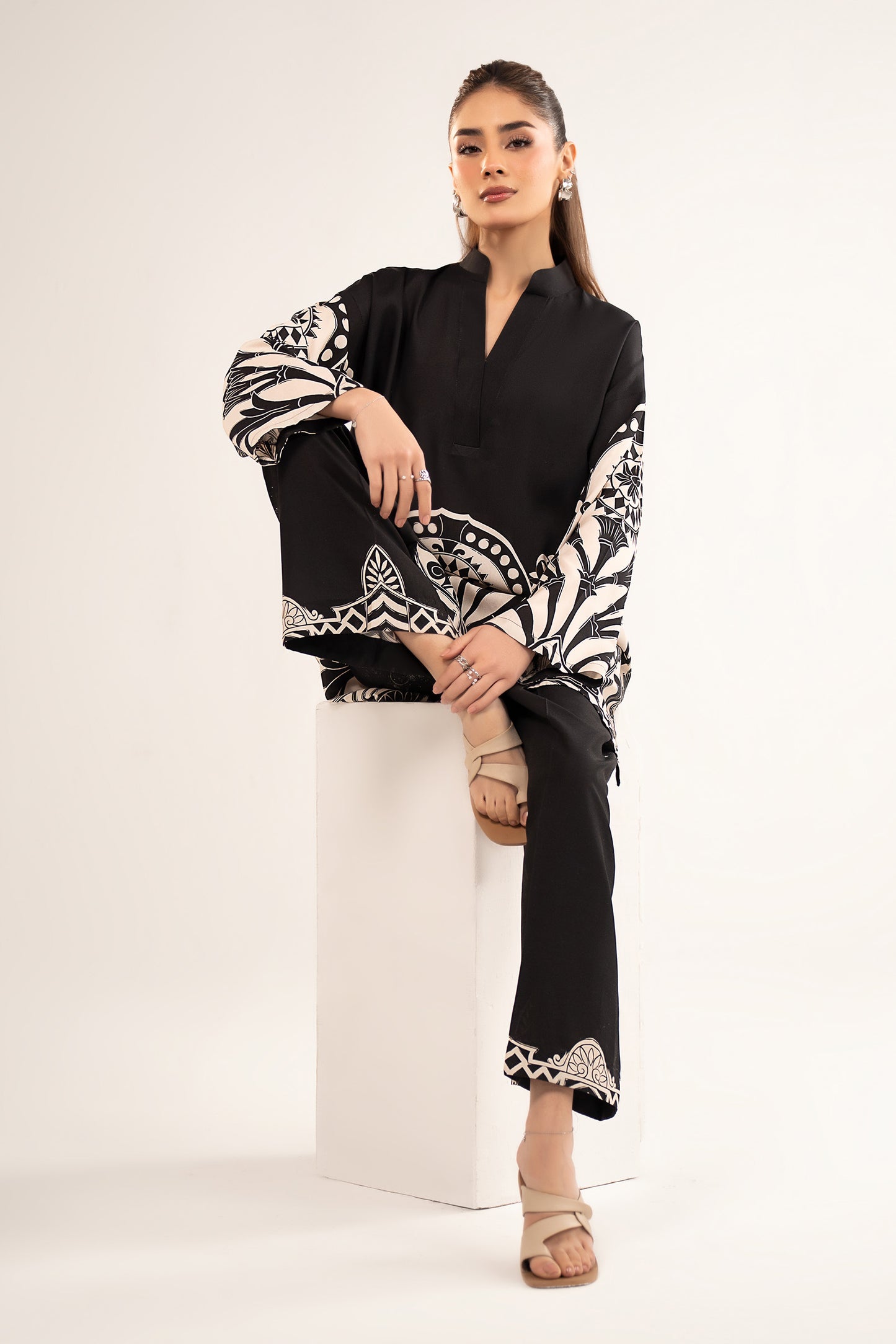 2 Pc Printed Arabic Lawn Suit