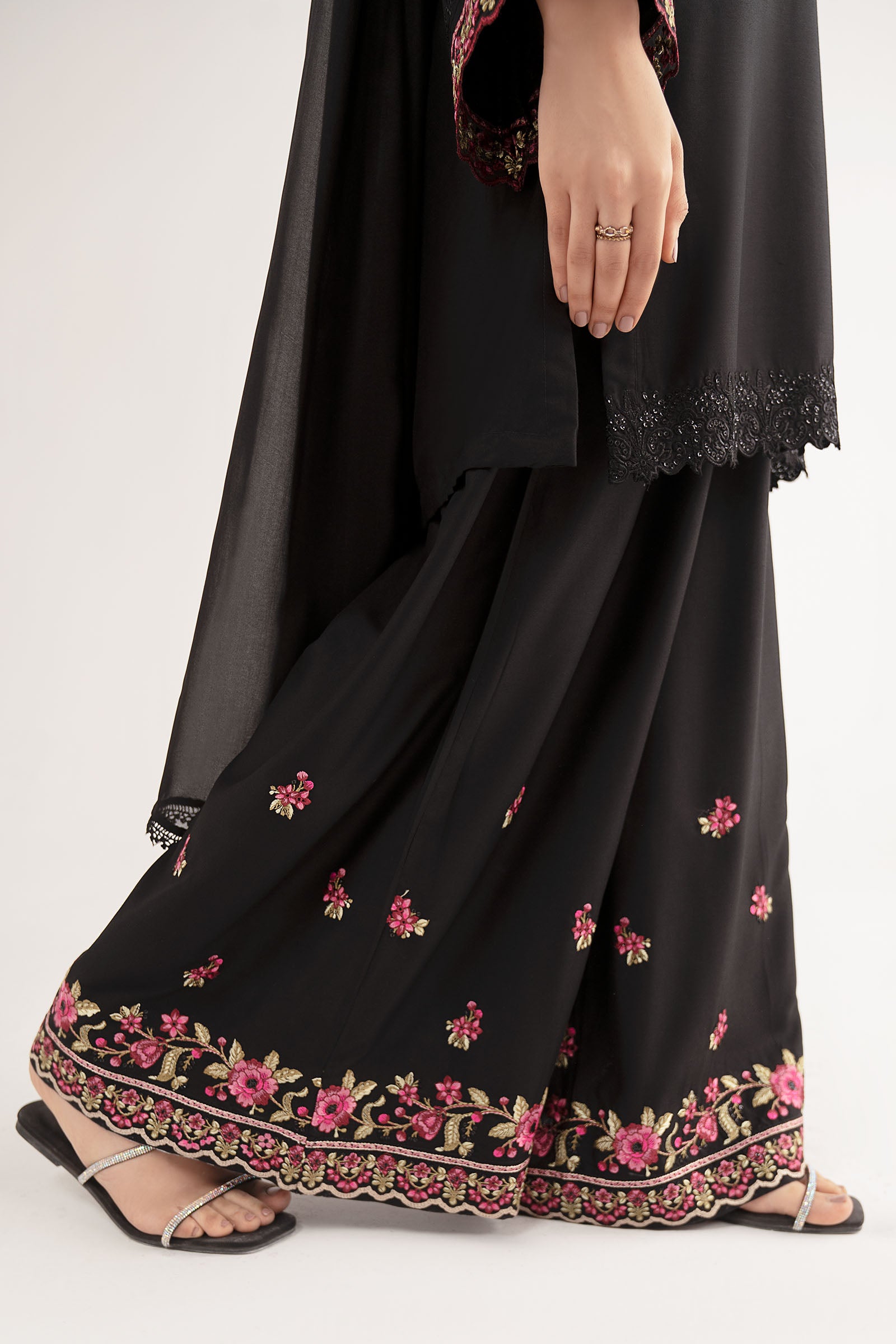 3 Pc Embroidered Arabic Lawn Suit