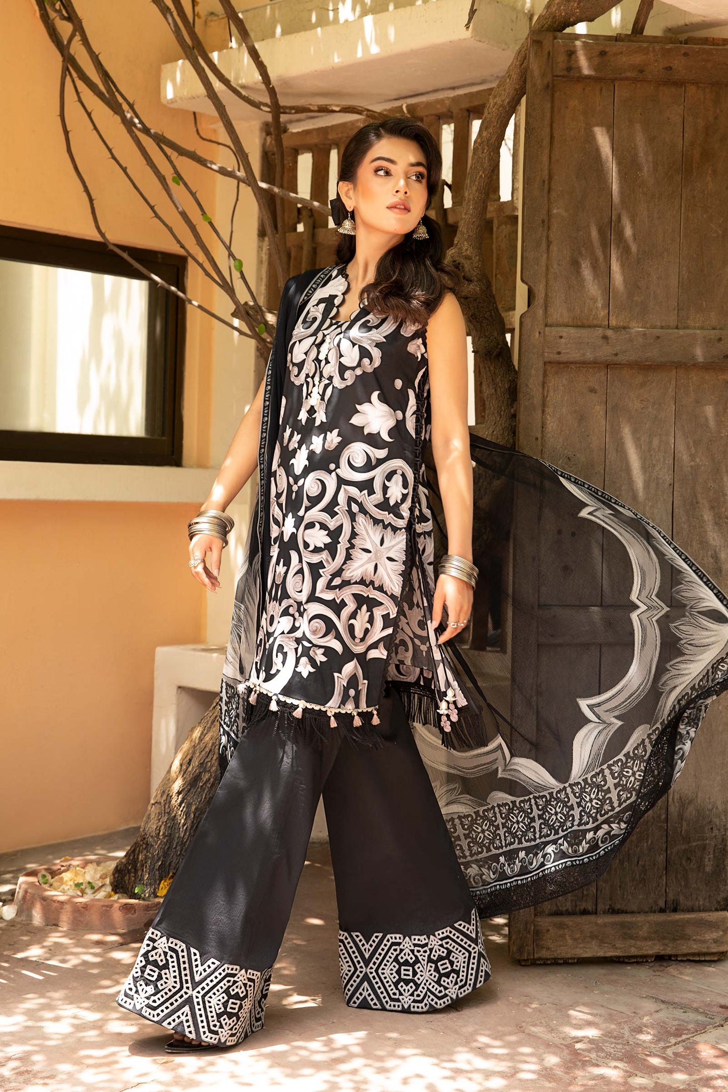 3 Pc Unstitched Embroidered Lawn Suit | MB-CUS25-904B