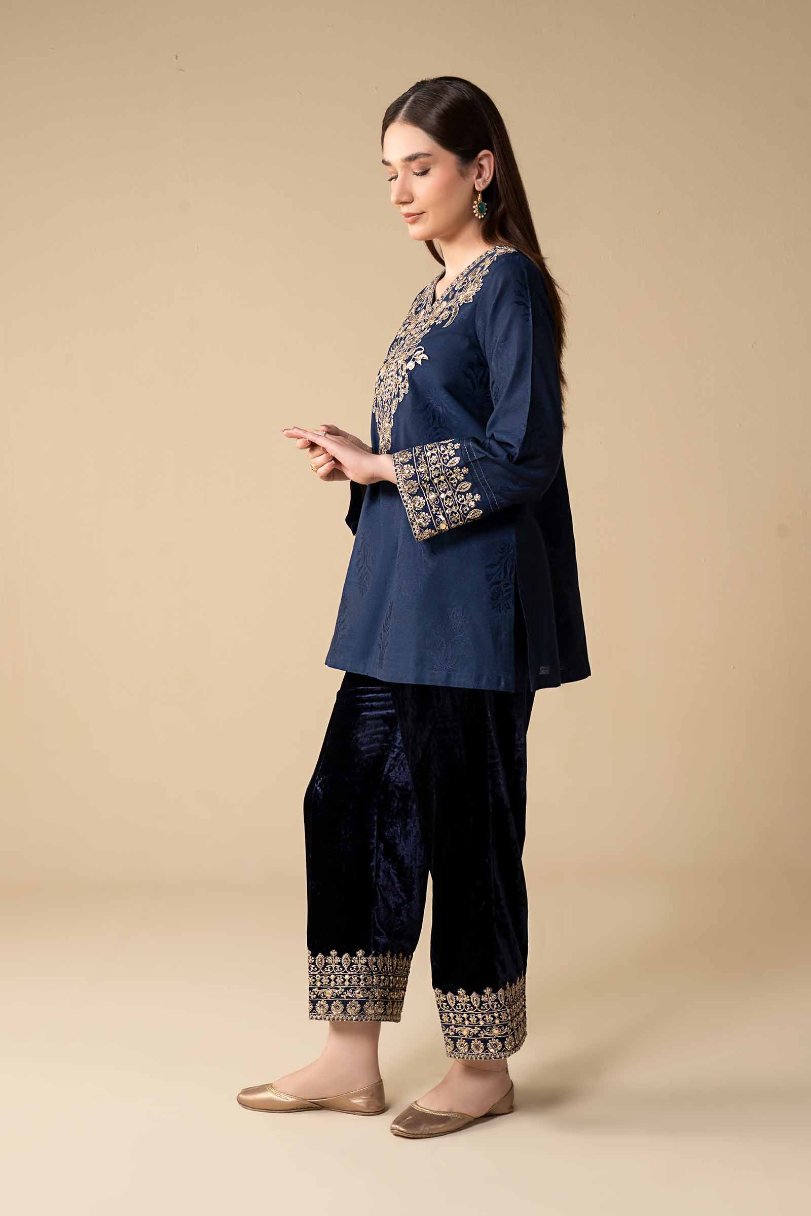 2 Pc Embroidered Jacquard Silk Suit