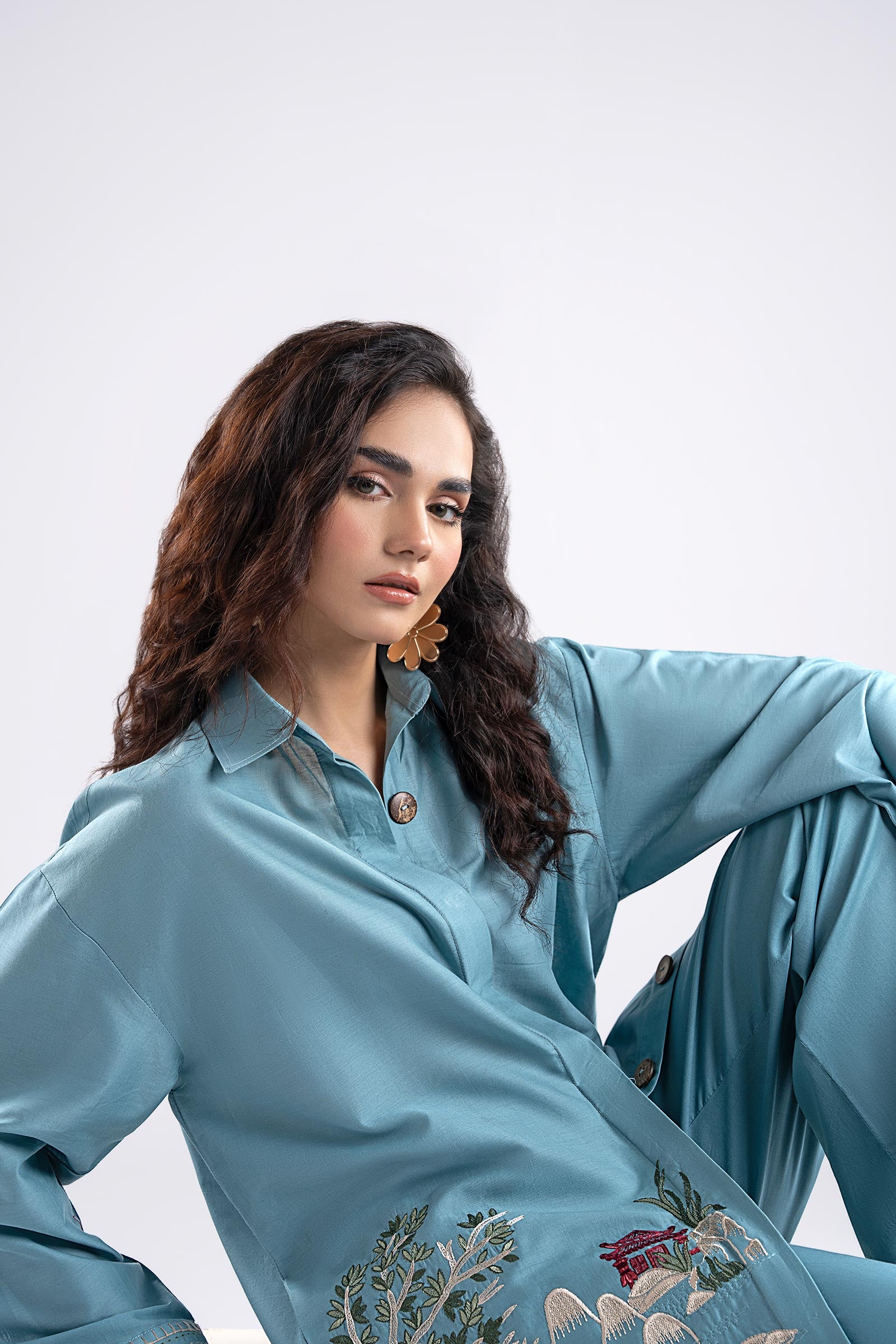 2 Pc Embroidered Slub Lawn Suit