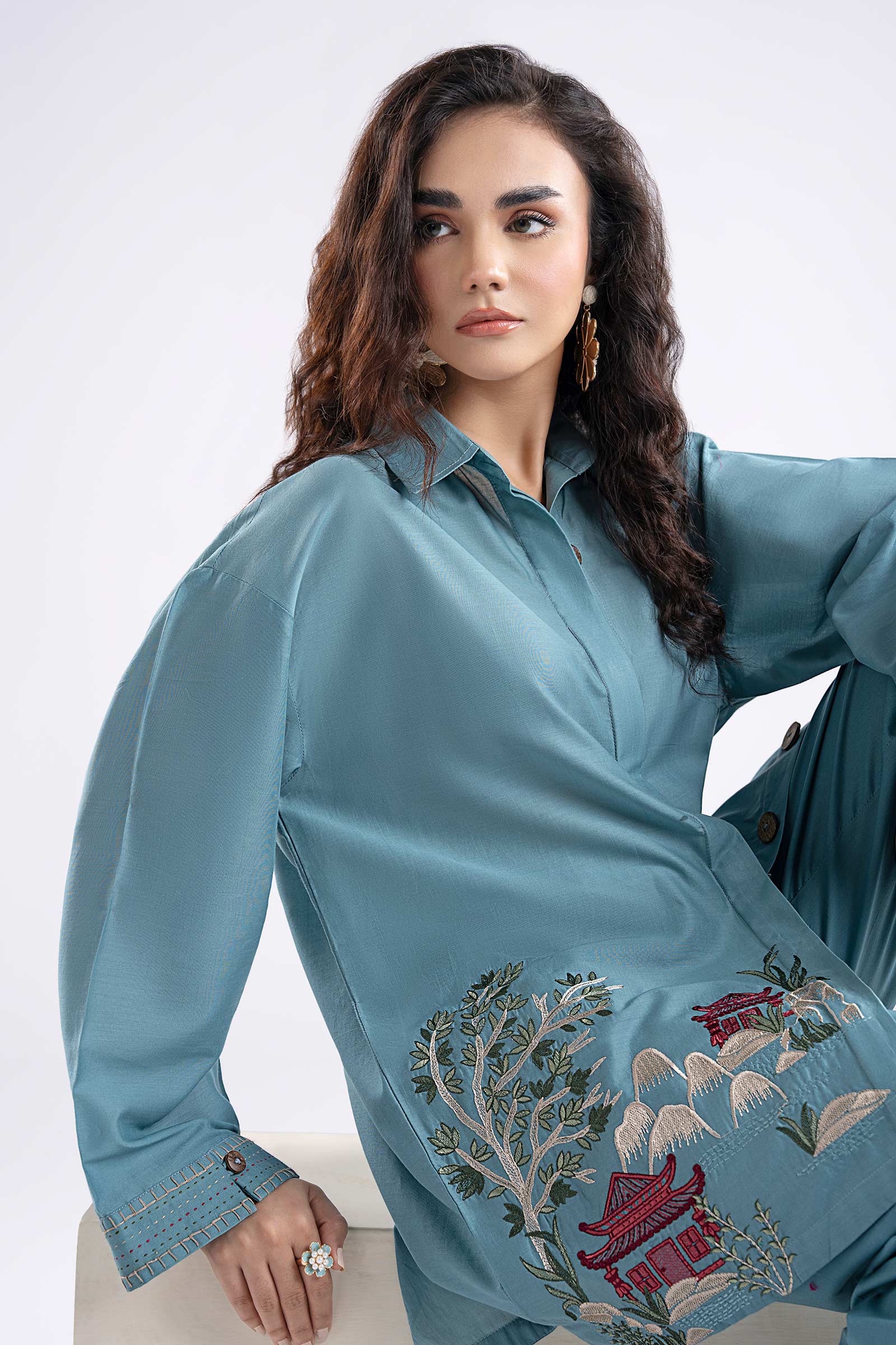 2 Pc Embroidered Slub Lawn Suit