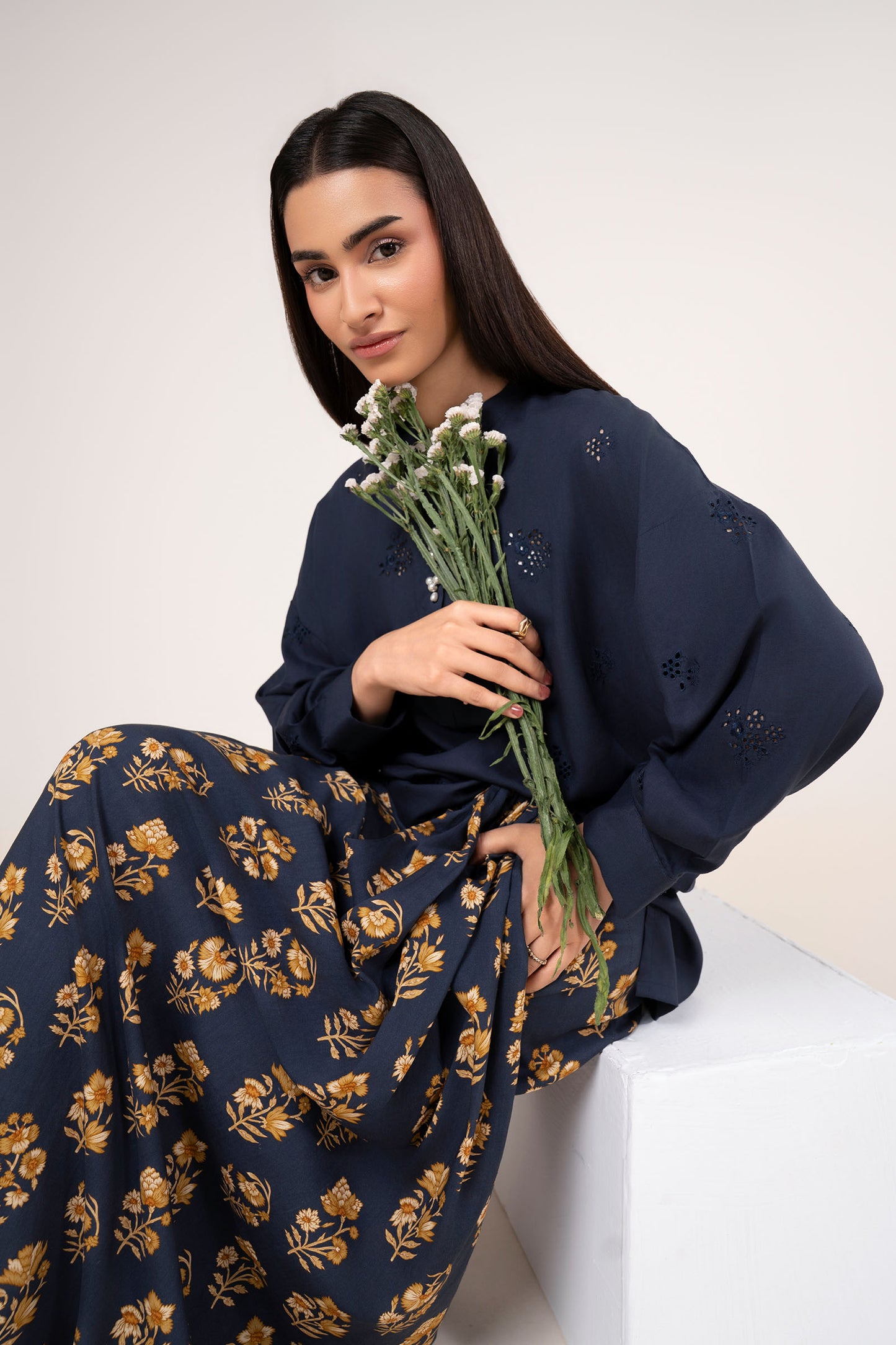2 Pc Embroidered Arabic Lawn Skirt Set