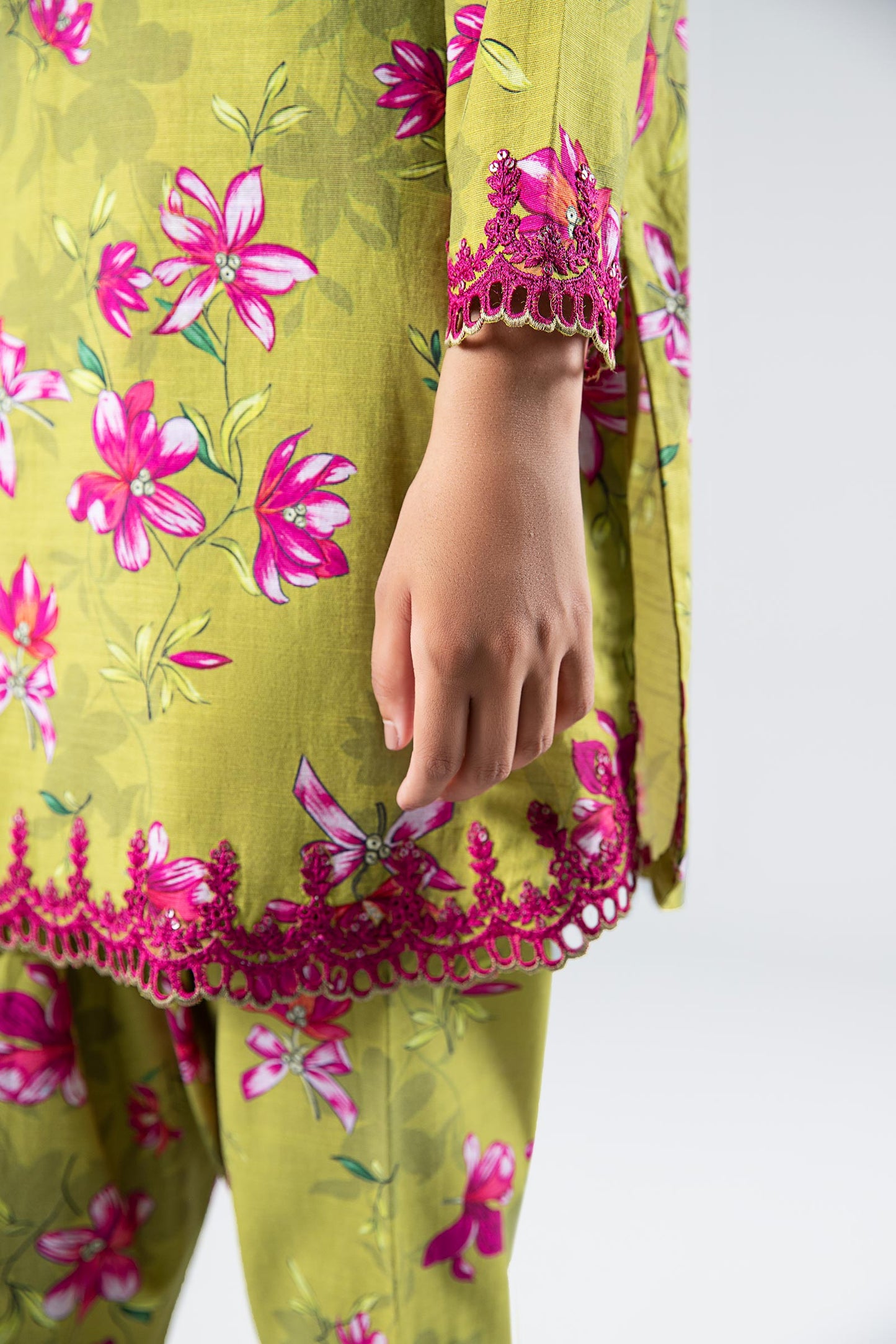 2 Pc Printed Khaddar Suit