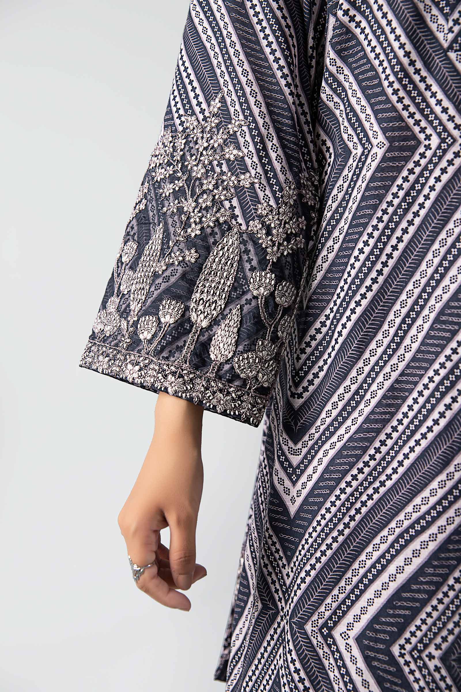 3 Pc Printed Khaddar Suit