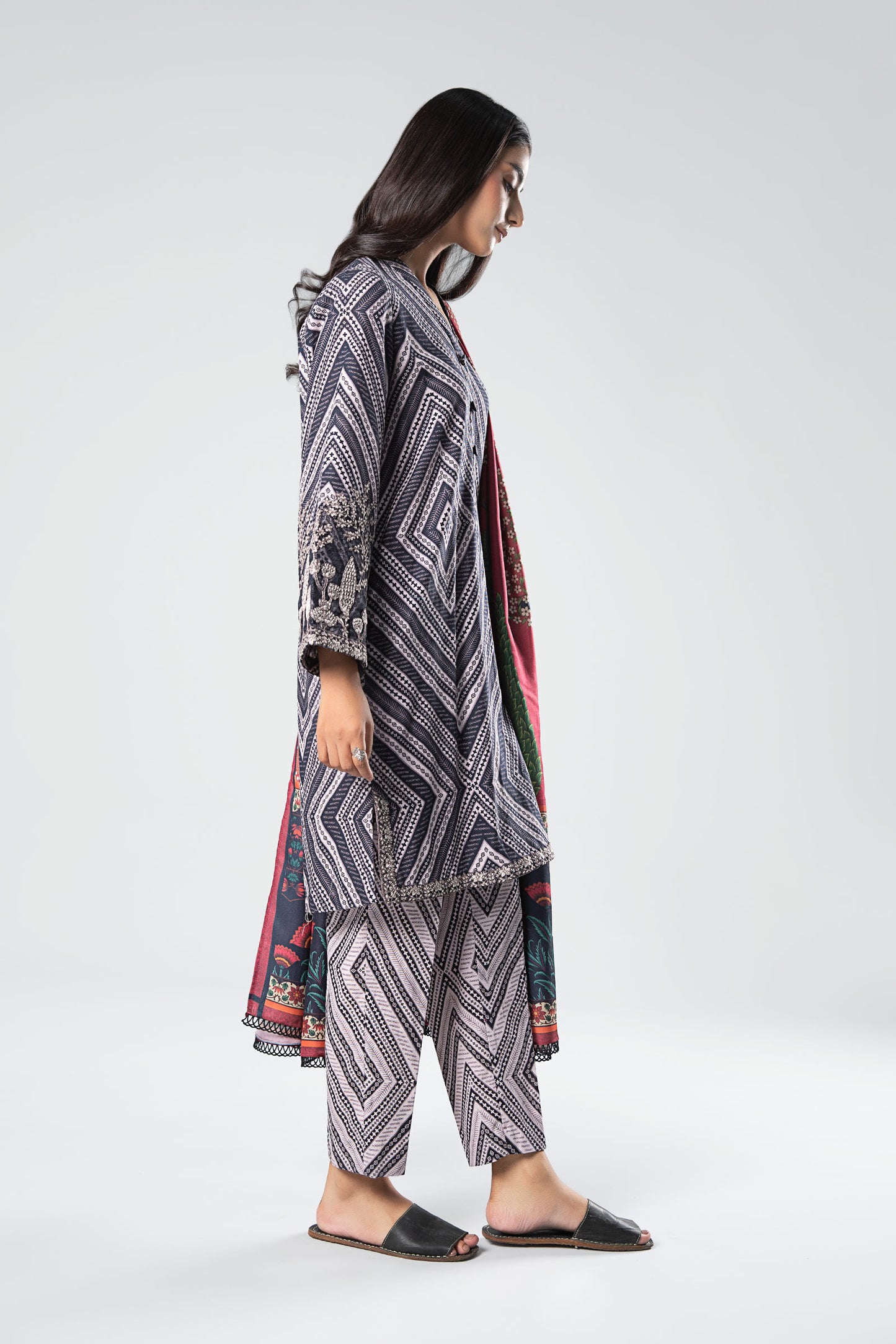 3 Pc Printed Khaddar Suit