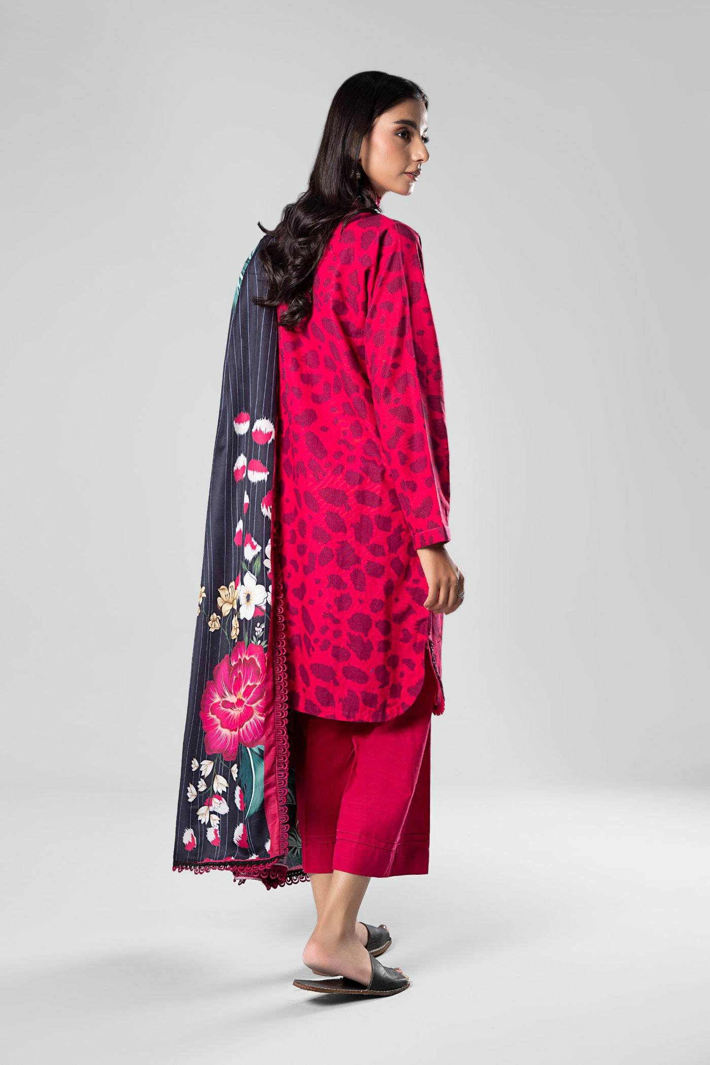 3 Pc Printed Khaddar Suit