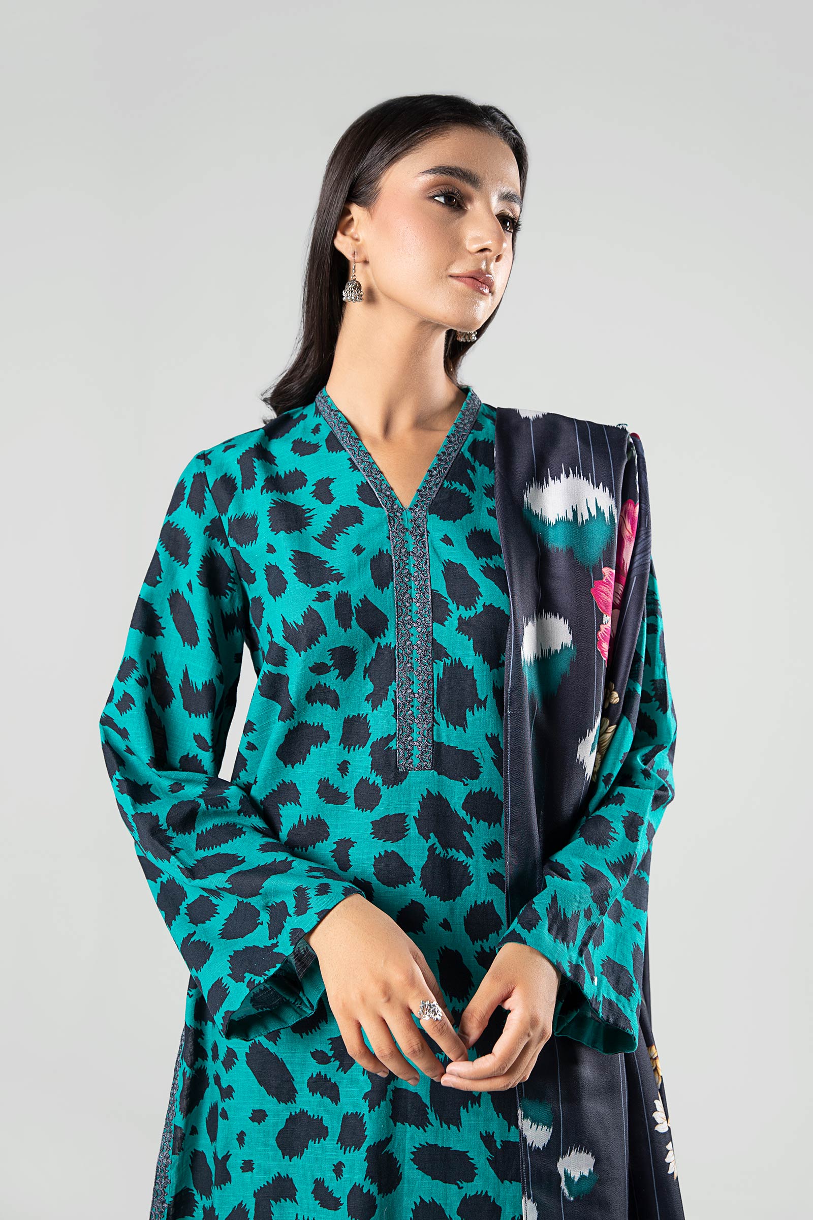 3 Pc Printed Khaddar Suit