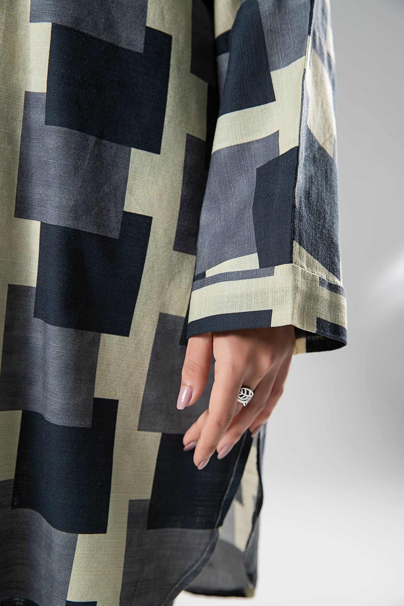 2 Pc Printed Khaddar Suit