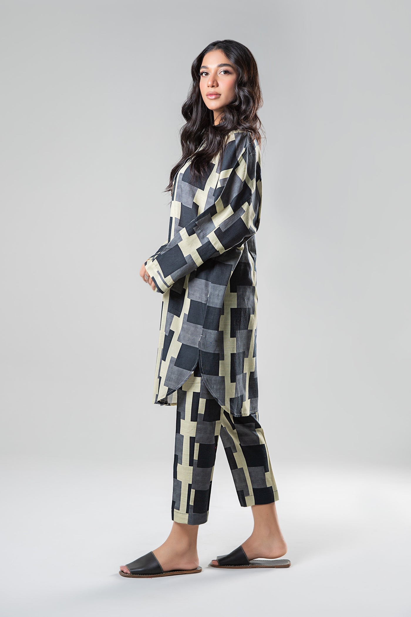 2 Pc Printed Khaddar Suit