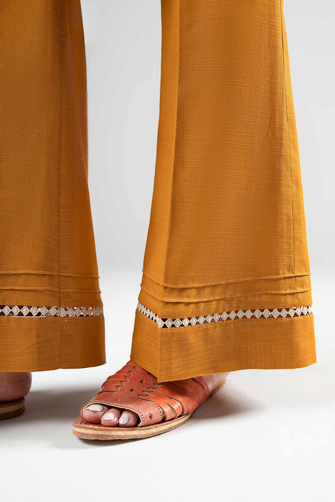 3 Pc Embroidered Khaddar Suit | MB-WS24-93