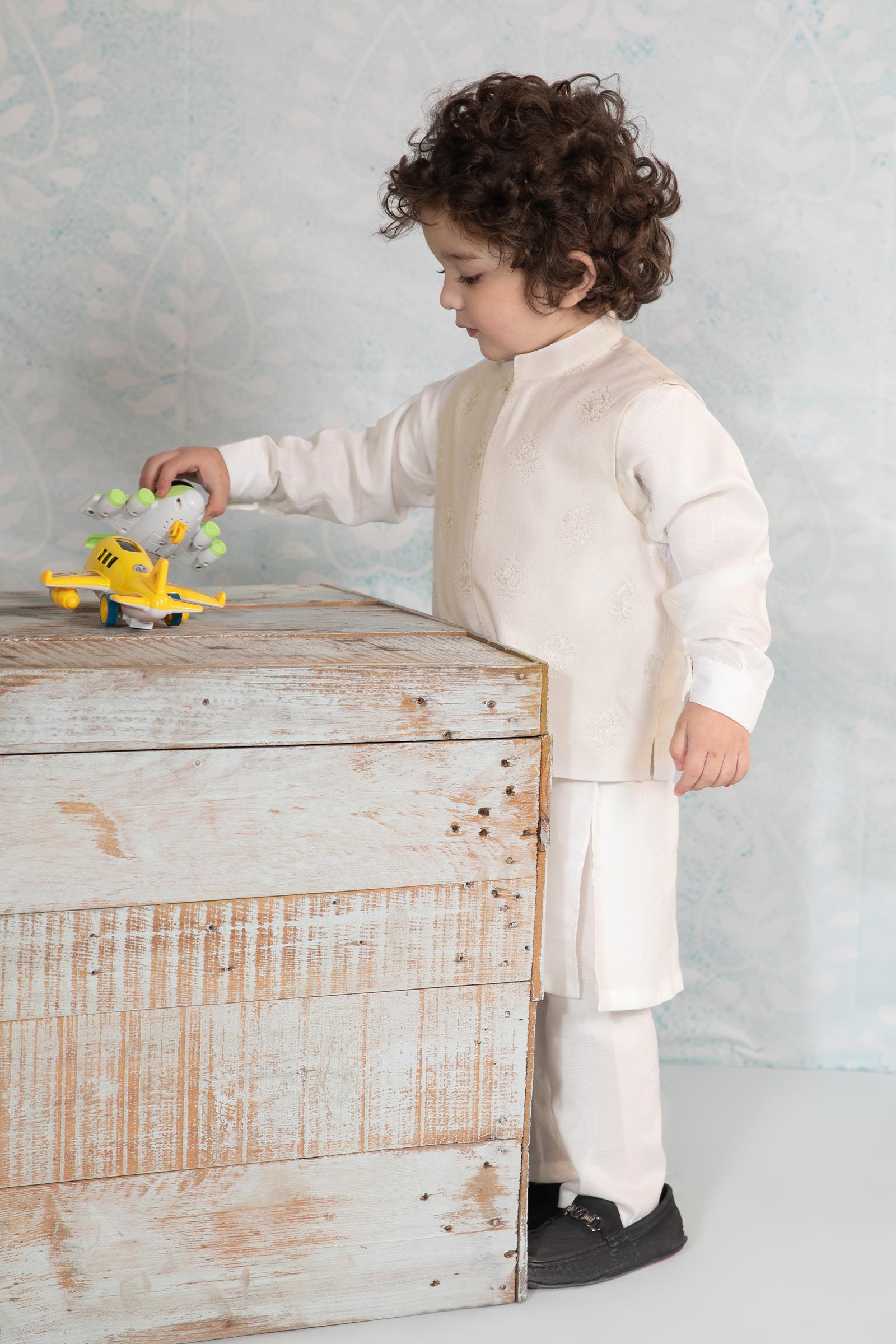 Embroidered Dobby Suit