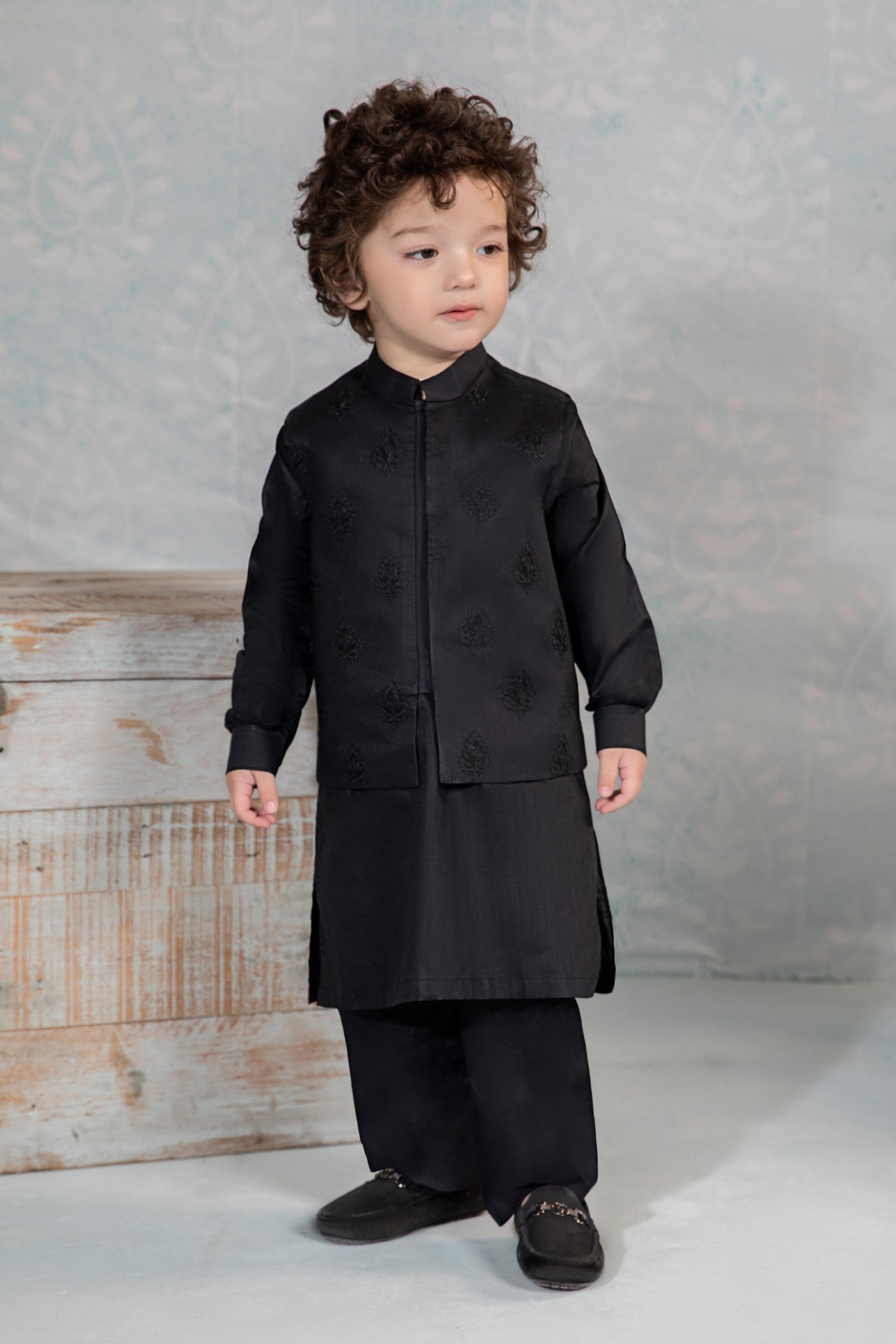 Embroidered Slub Cotton Suit