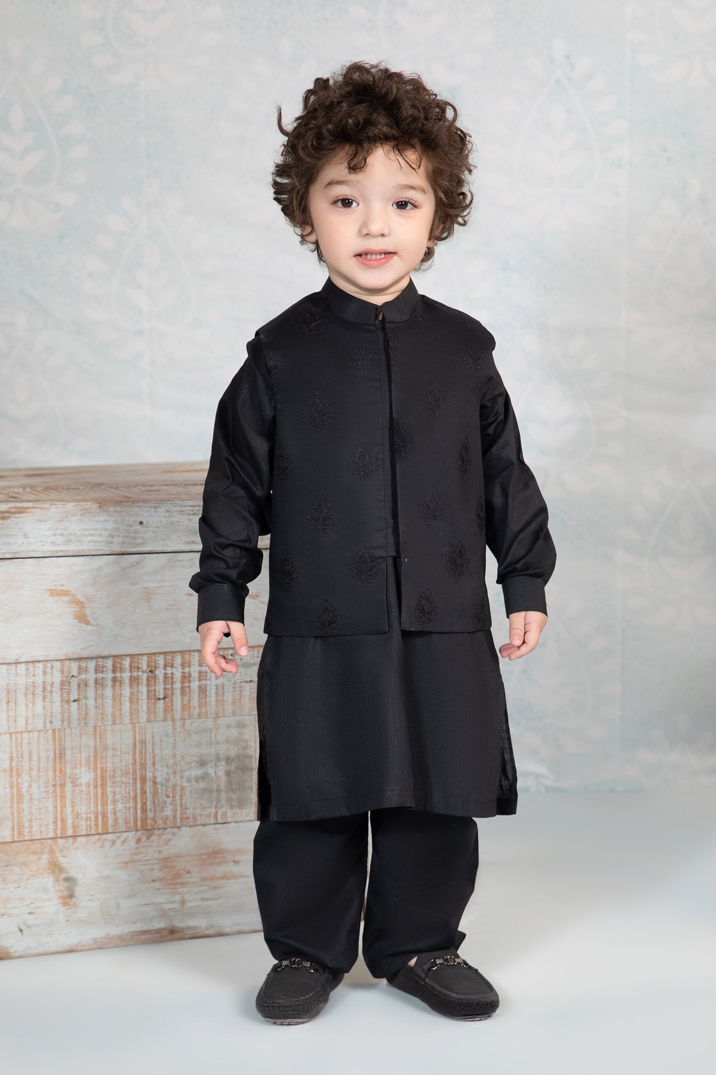 Embroidered Slub Cotton Suit